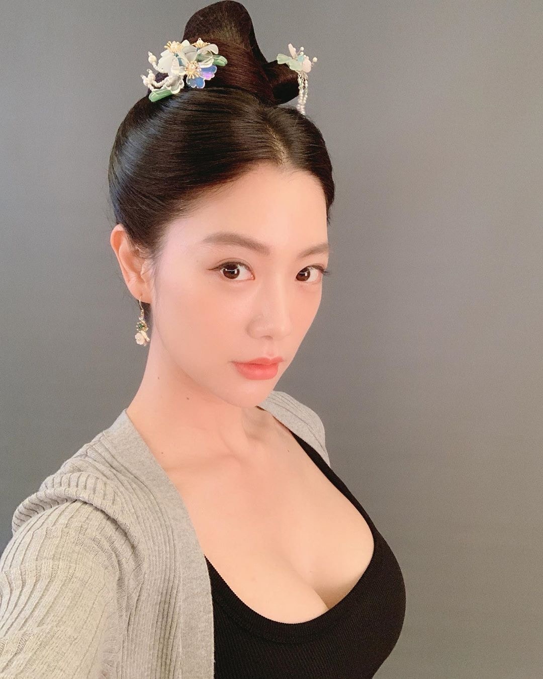 李成敏 多圖】Clara不怕老公呷醋曬性感S形身材：夏天是穿比堅尼的時候