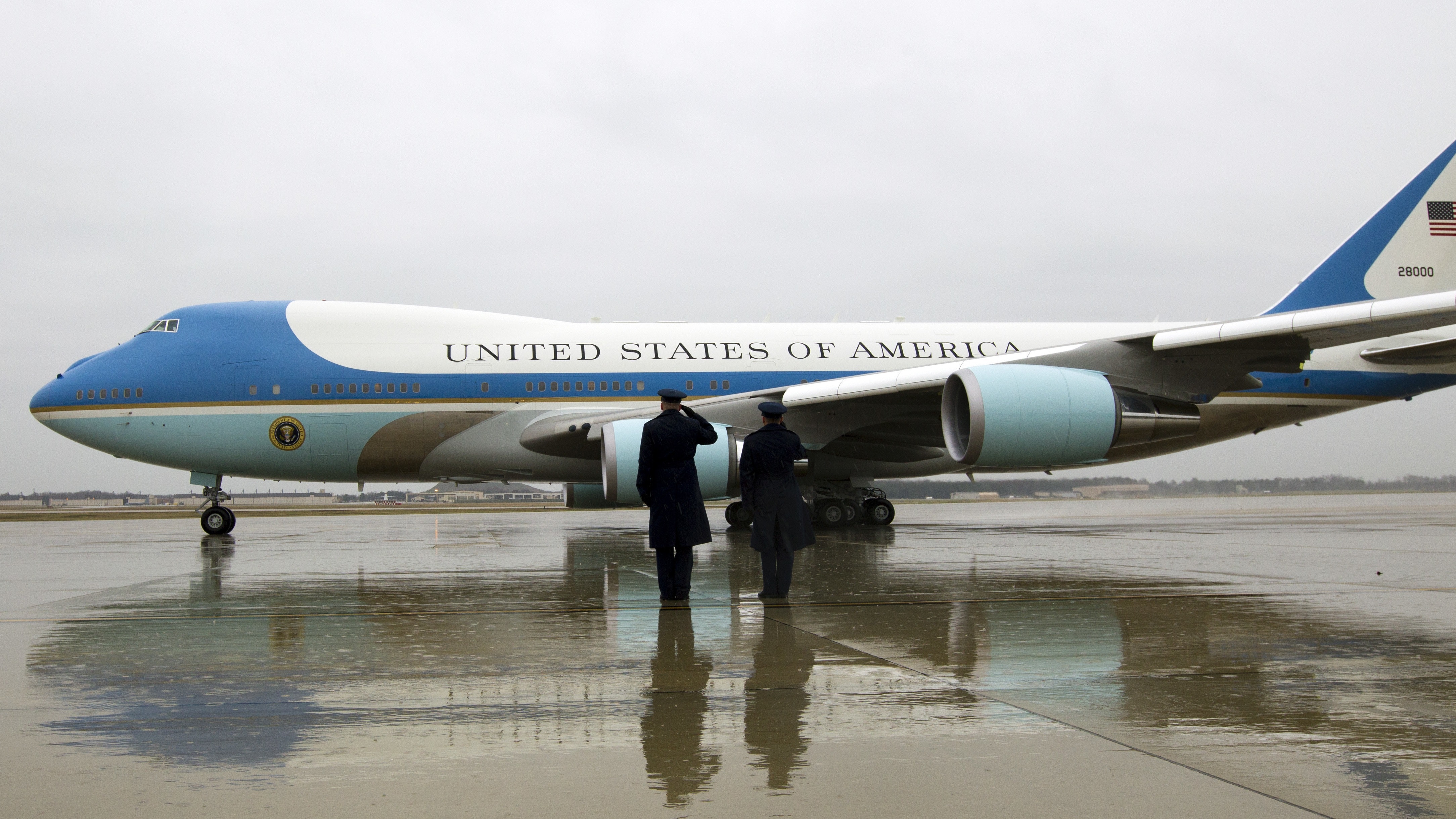 特朗普Twitter發帖轟新「空軍一號」造價貴波音股價即下挫
