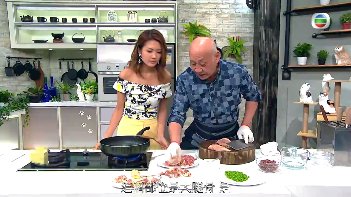 當中有大腿骨、雞翼骨、雞腳骨、雞嘴、三叉骨。(節目截圖) 當中有大腿骨、雞翼骨、雞腳骨、雞嘴、三叉骨。(節目截圖)