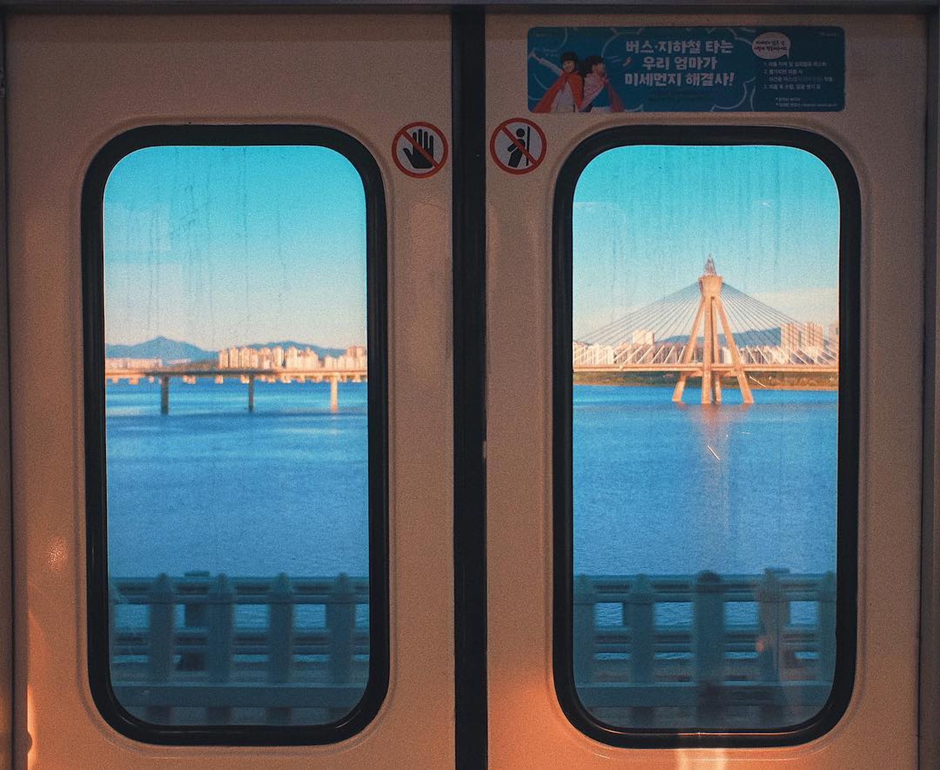 連同門窗拍攝風景可更能帶出故事感。(and.olphin@Instagram) 連同門窗拍攝風景可更能帶出故事感。(and.olphin@Instagram)
