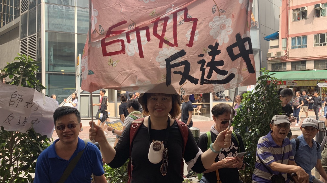 【721遊行】不參與者批遊行變質:憂搞亂香港 主婦另類方法撐 【721遊行】不參與者批遊行變質:憂搞亂香港 主婦另類方法撐
