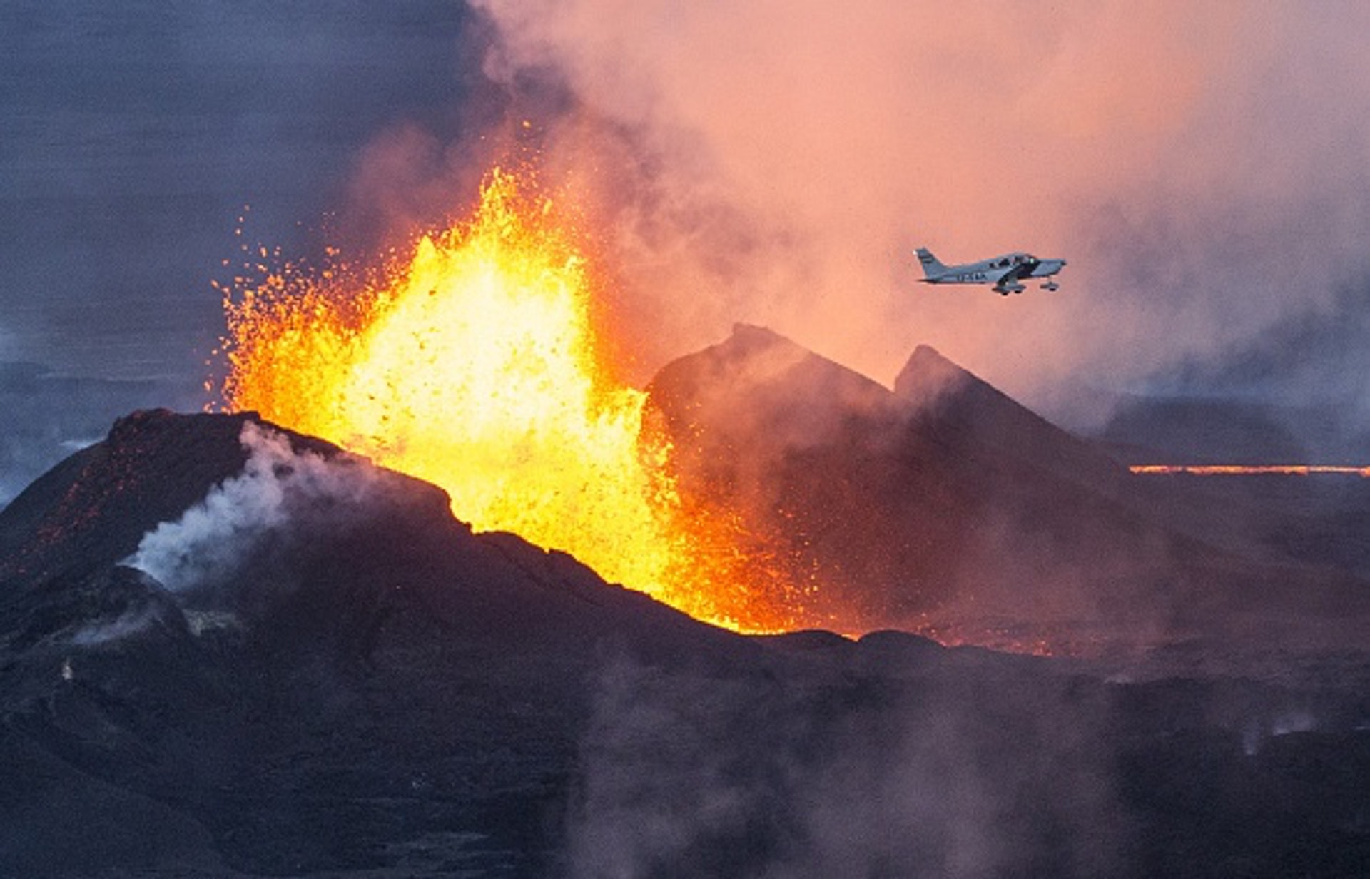 2014年冰島巴達本加火山爆發。學者認為或與冰層融化有關。（Getty Images）