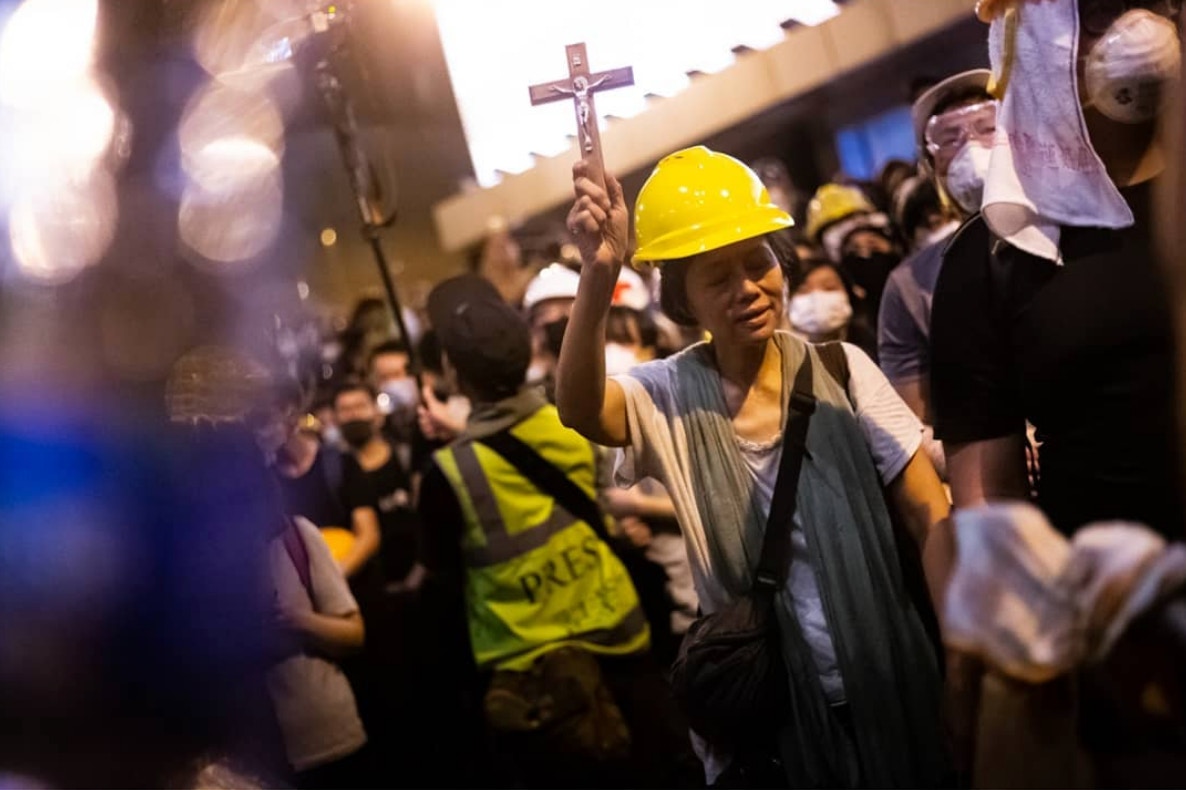 【外國勢力】英籍攝影師上前線 ：香港示威者比英人團結 STCod4MtUYLEilb0EAx0CStxstVcBPbSwaOt3cGjrd0