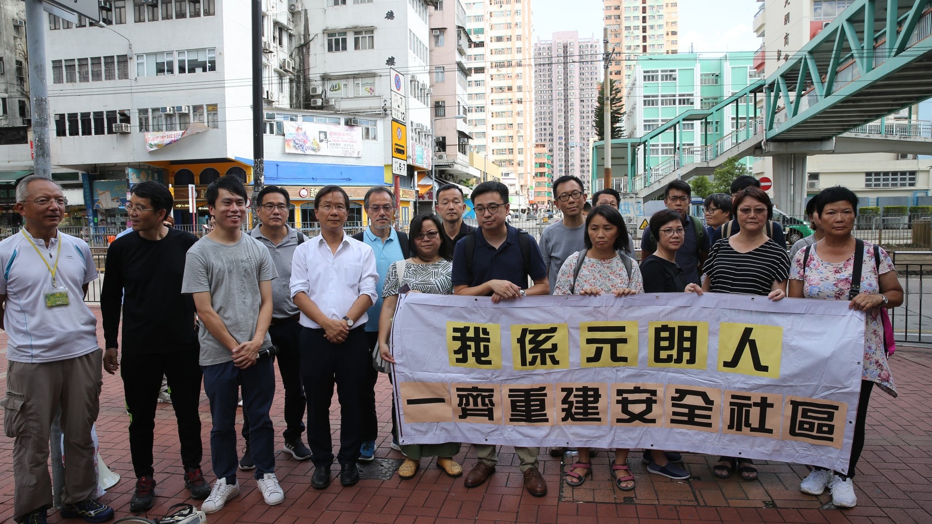 【光復元朗】浸大助理教授捱棍無懼發聲 憶白衣人襲手抱小孩家長 【光復元朗】浸大助理教授捱棍無懼發聲 憶白衣人襲手抱小孩家長