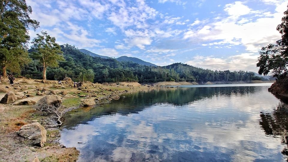 【荃灣行山路線】登大帽山四方山觀奇石 行城門水塘賞樹林倒影 【荃灣行山路線】登大帽山四方山觀奇石 行城門水塘賞樹林倒影