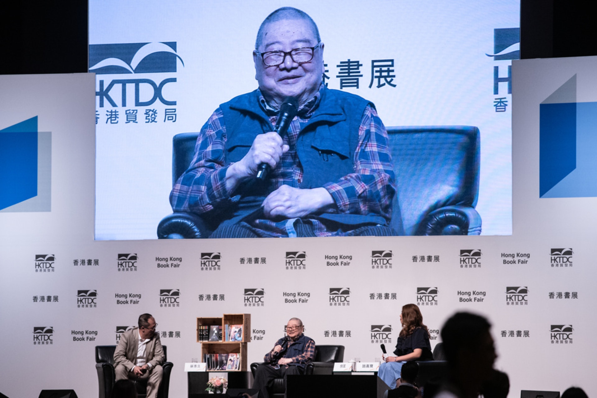 著名作家倪匡2019年在書展透露自己患上皮膚癌。(資料圖片) 著名作家倪匡2019年在書展透露自己患上皮膚癌。(資料圖片)