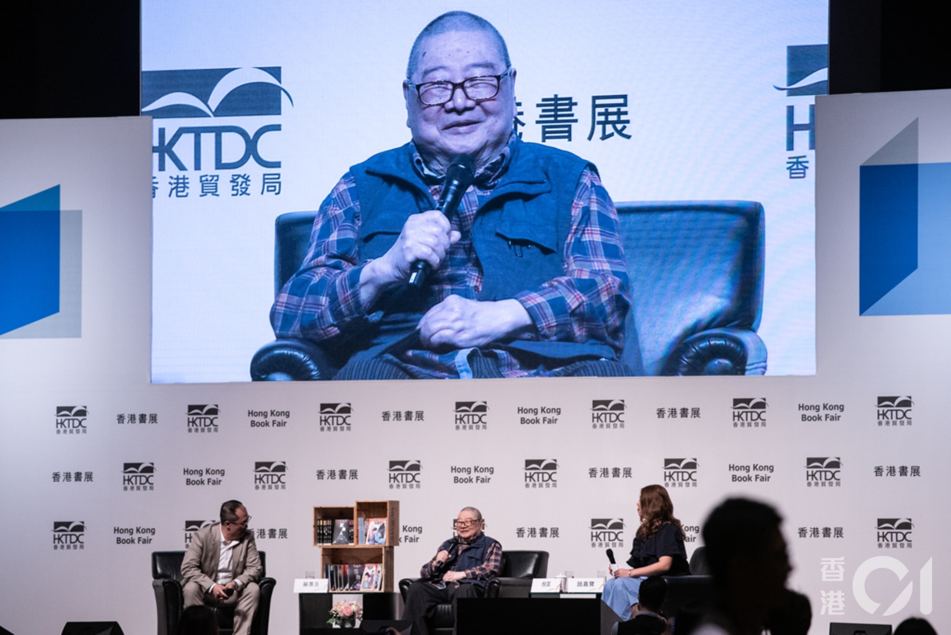 著名作家倪匡2019年在書展透露自己患上皮膚癌。（資料圖片）
