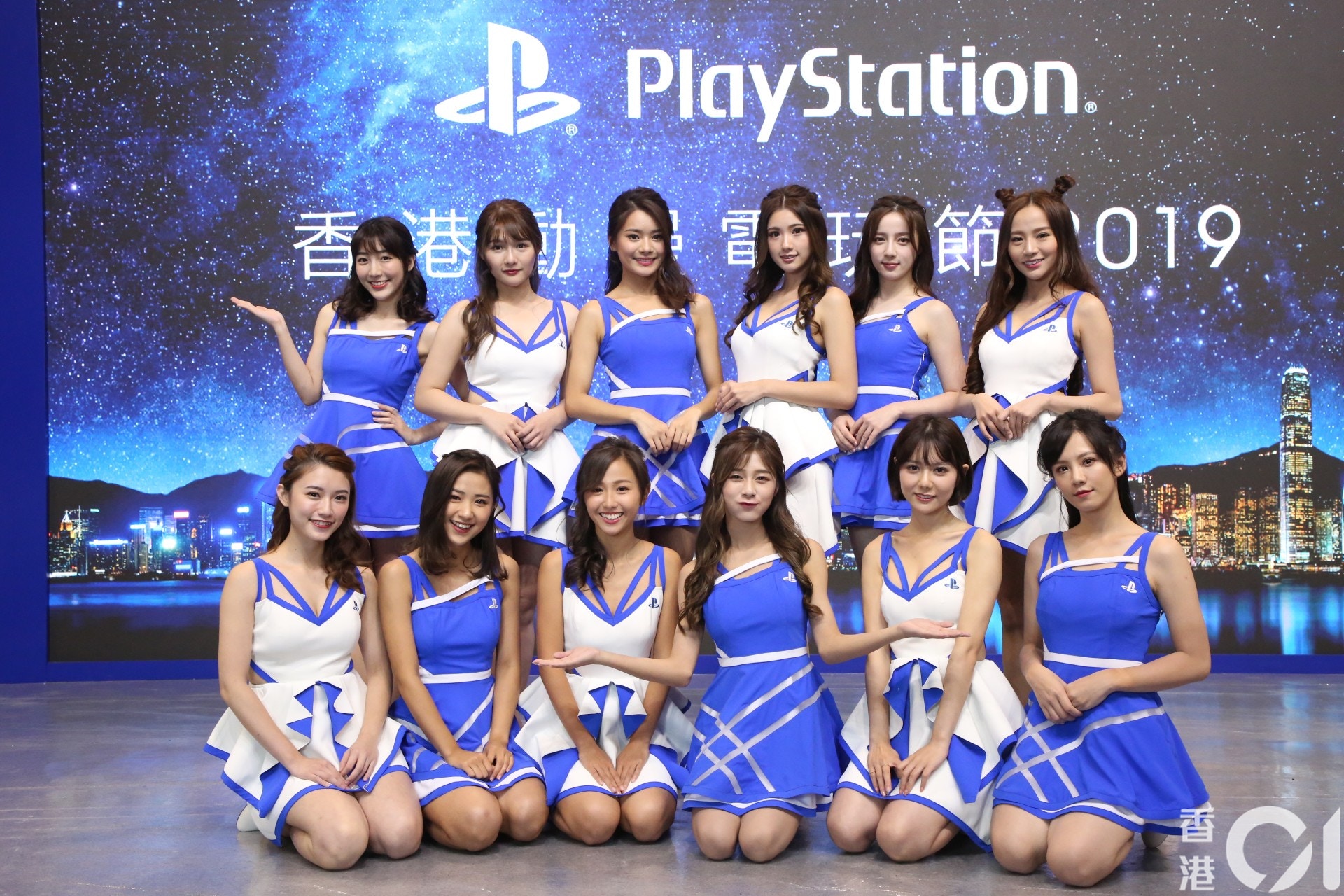 今年又有新衫。上排左起：Rose Ho、黃樂樂、Blaire、倫倫、懋懋、Amber。下排左起：Bella、Paula、黃可盈、曹媛媛Vivi、家家、水夏Mika。（資料圖片）