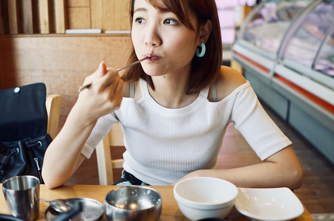 Kitty Wong（黃倩汶）今年受邀為Samsung攤位的設計Show Girls服飾。（IG圖片 / kittyw624）