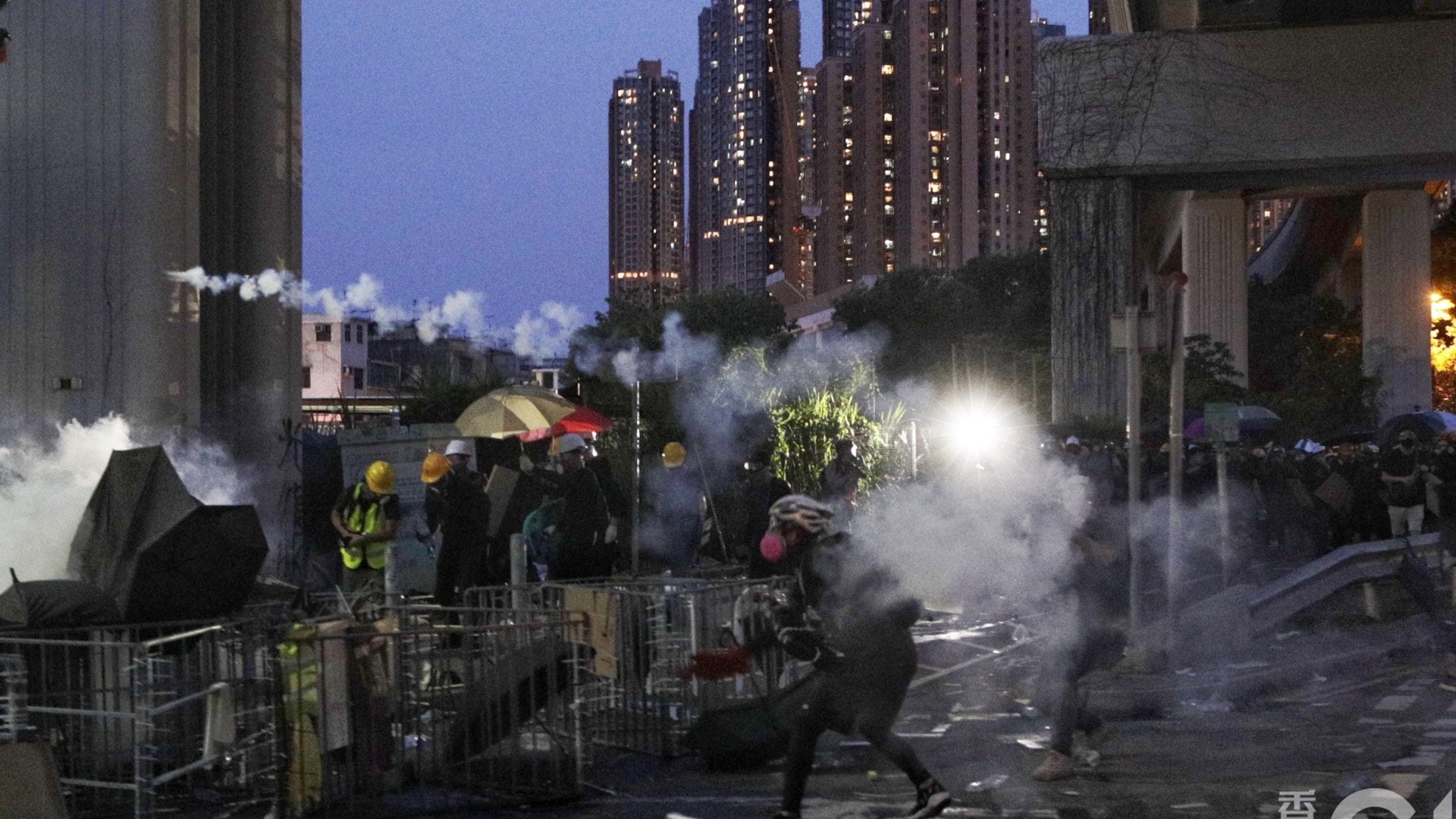 【元朗遊行】眾志引述前警員 爆警方戰術文件 催淚彈等使用指引 【元朗遊行】眾志引述前警員 爆警方戰術文件 催淚彈等使用指引