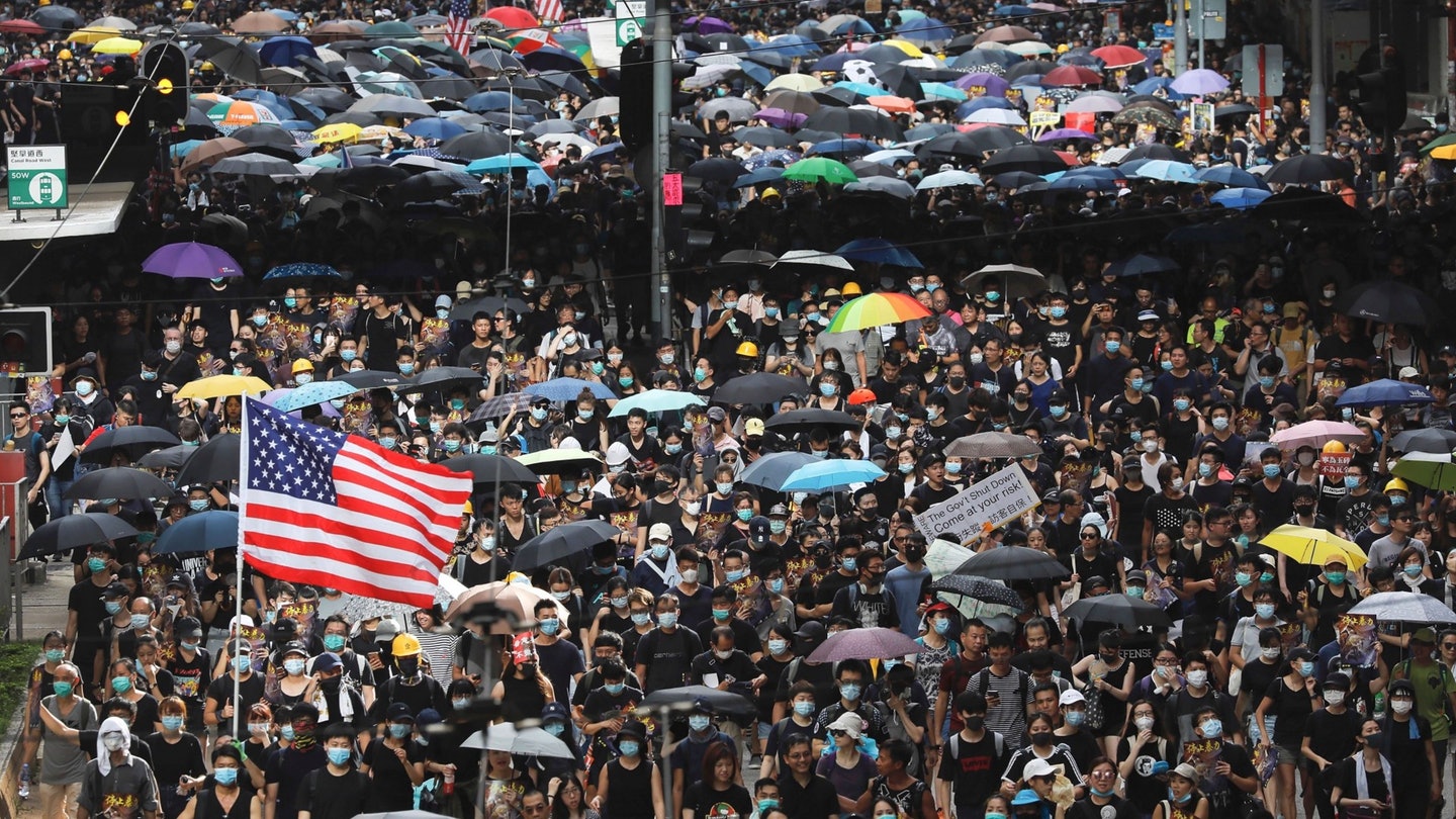 【外國勢力】英籍攝影師上前線 ：香港示威者比英人團結 MtX27h78ZzKdf_Llbz6hf1aRgZOOsPSqQUhpa0FIaWs?v=w1440r16_9