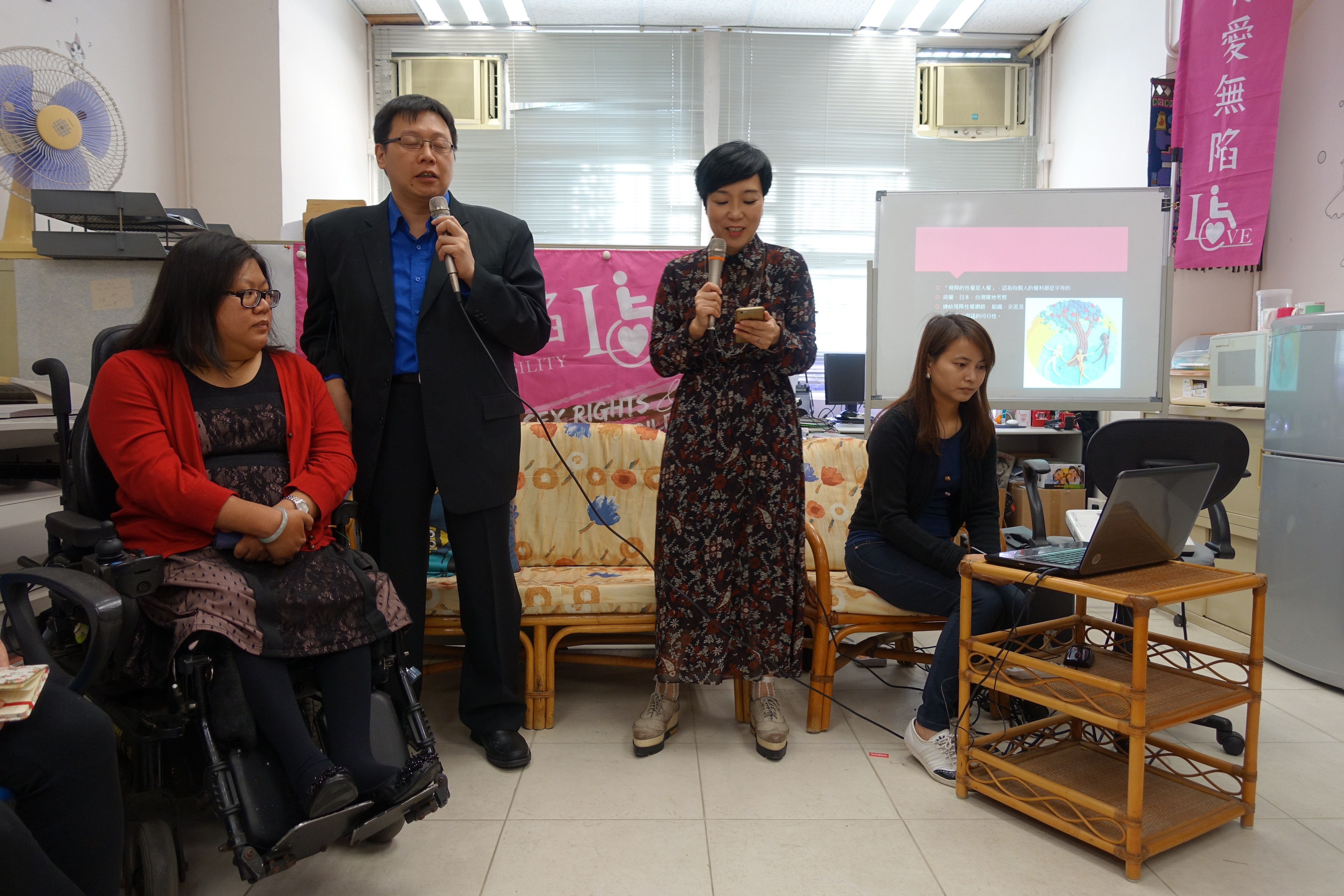香港婦女基督徒協會旗下殘障人士性權小組於會上發佈考察成果。（鄭秋嬋攝）