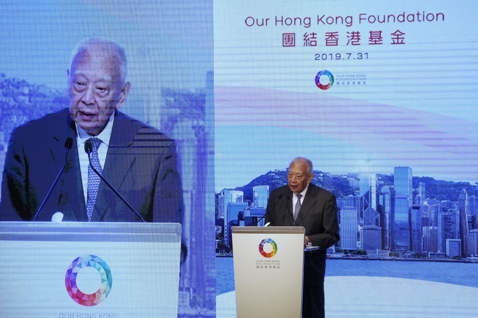 董建華指經細心觀察後發現，是次政治風暴規模大和提升速度快，群眾組織看似鬆散，但當中「實在精密和隱秘」，與過去群眾運動不同，令人相信是否風暴有幕後推手，又指外部勢力介入不同組織，認為可指向台灣和美國。（張浩維攝）