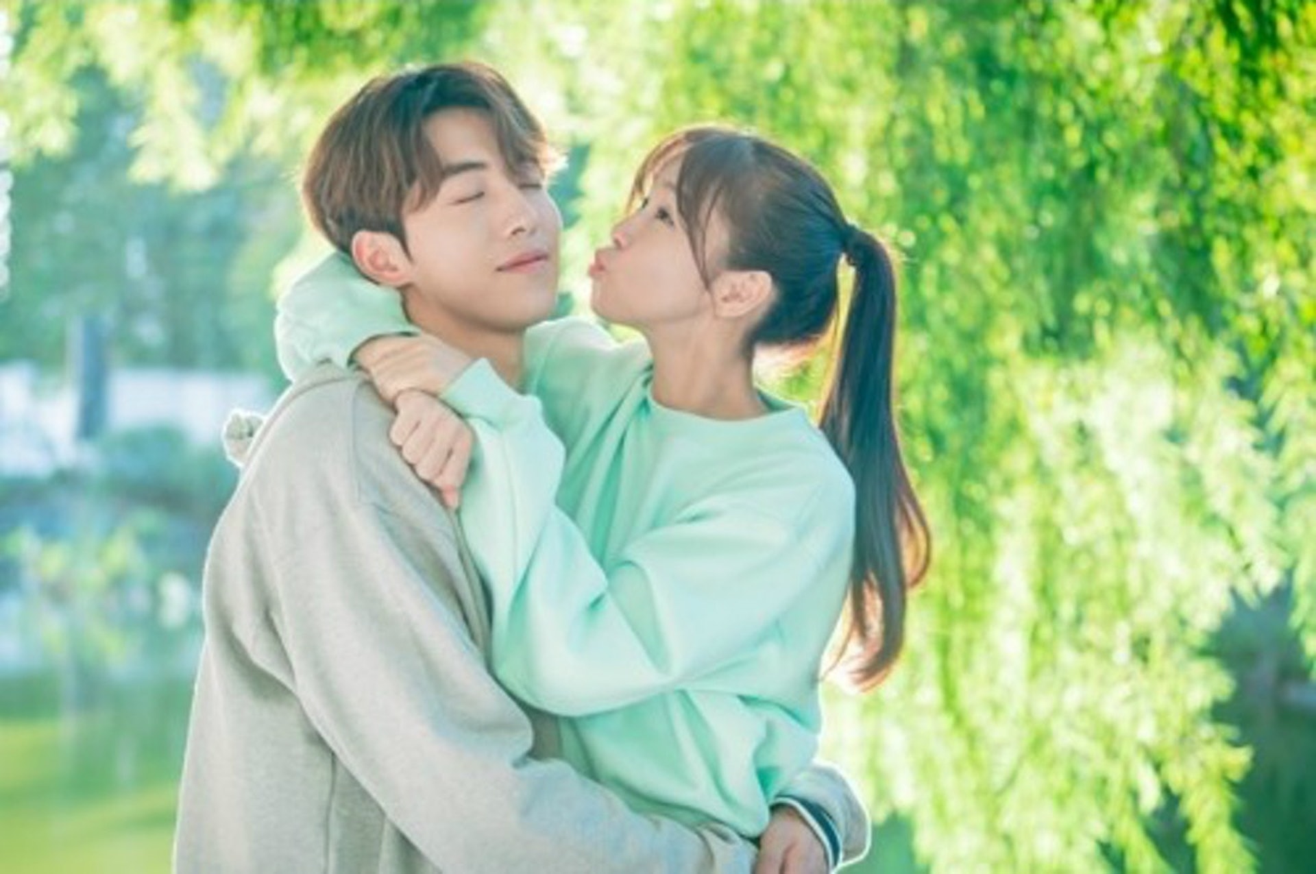 培養感恩的心態:另一半對你的好並不是必然,故當伴侶為你做了一點事時,一句「謝謝」與感恩,可令雙方感到彼此之間的聯繫更加緊密。(《舉重妖精金福珠》劇照) 培養感恩的心態:另一半對你的好並不是必然,故當伴侶為你做了一點事時,一句「謝謝」與感恩,可令雙方感到彼此之間的聯繫更加緊密。(《舉重妖精金福珠》劇照)