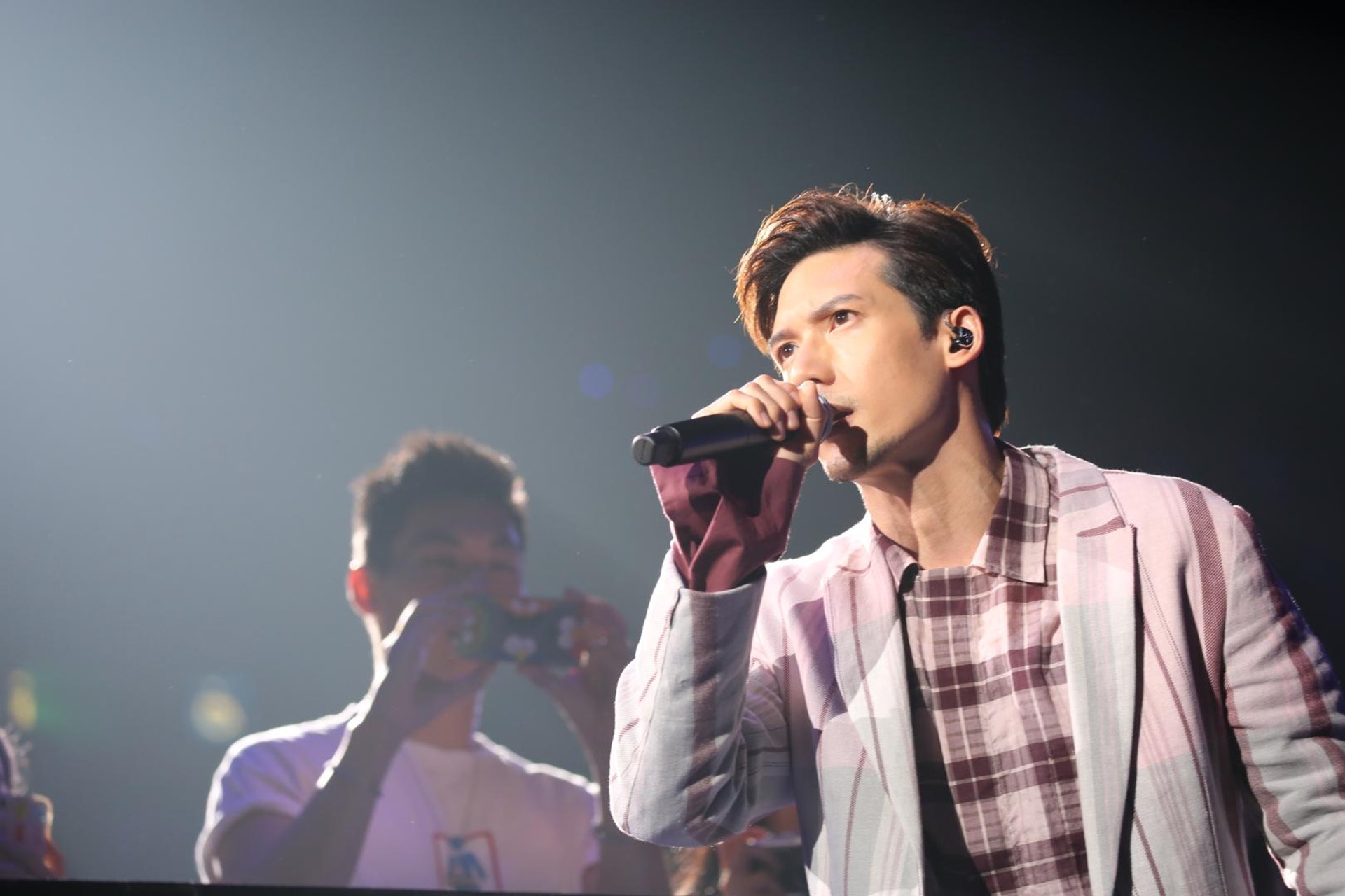 其實Kenny一個人唱歌都幾有魅力。(資料圖片)