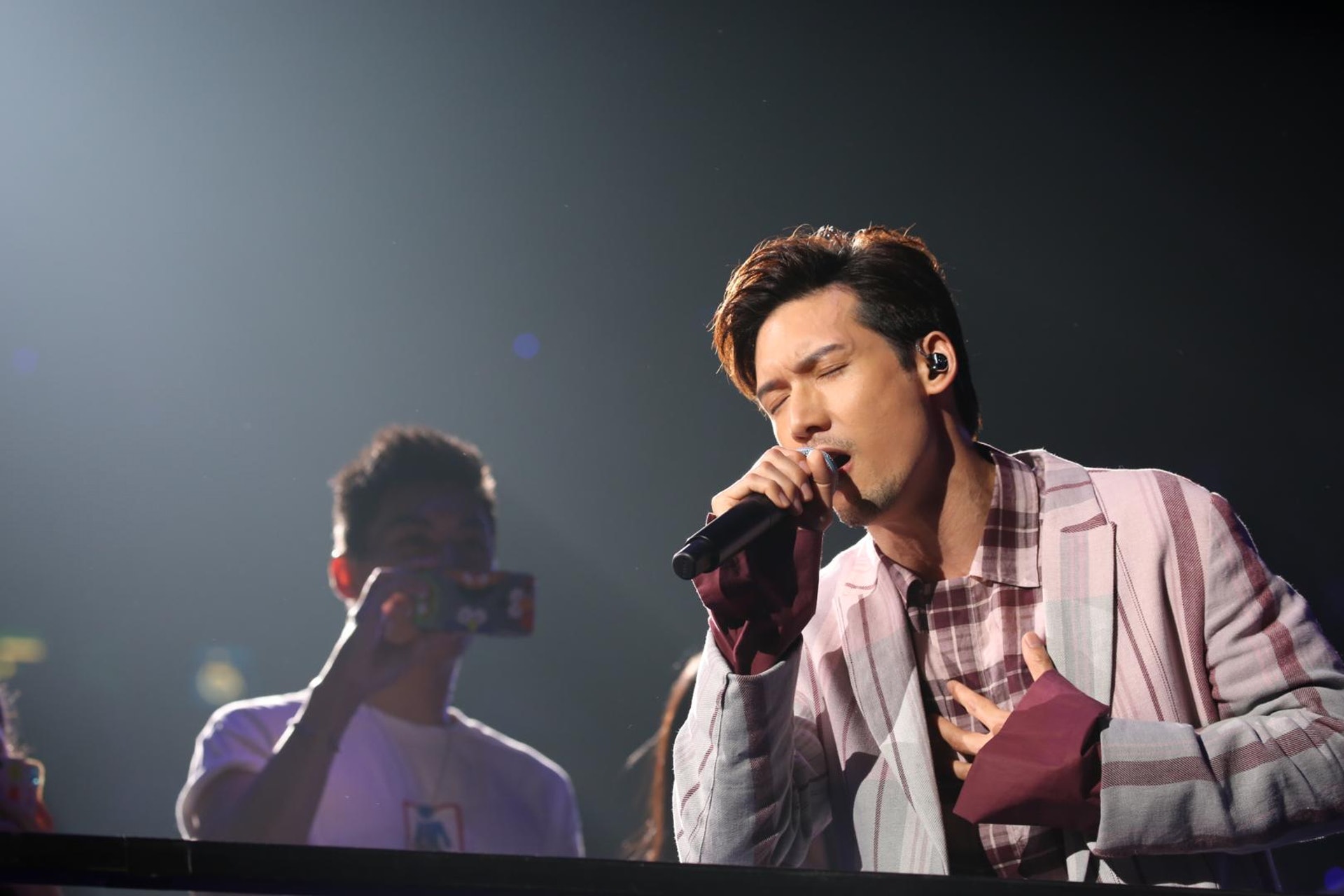 到時Fans入場就可以專注睇Kenny靚仔樣。(資料圖片)