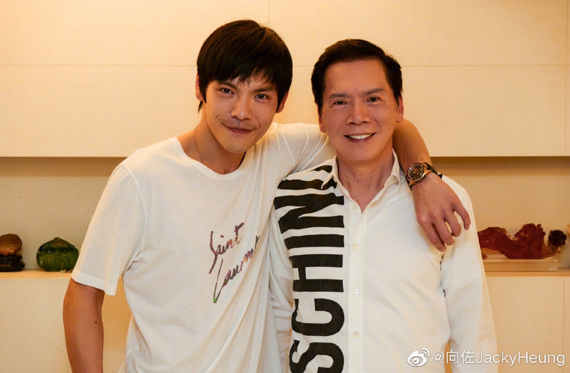 向華強(右)與兒子向佐。(微博照片)