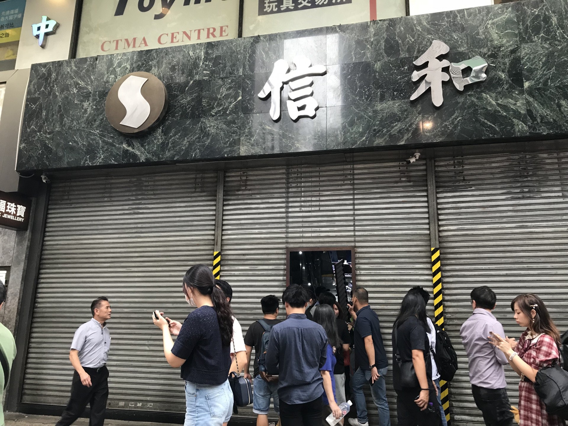 信和落閘。(鄭翠碧攝)