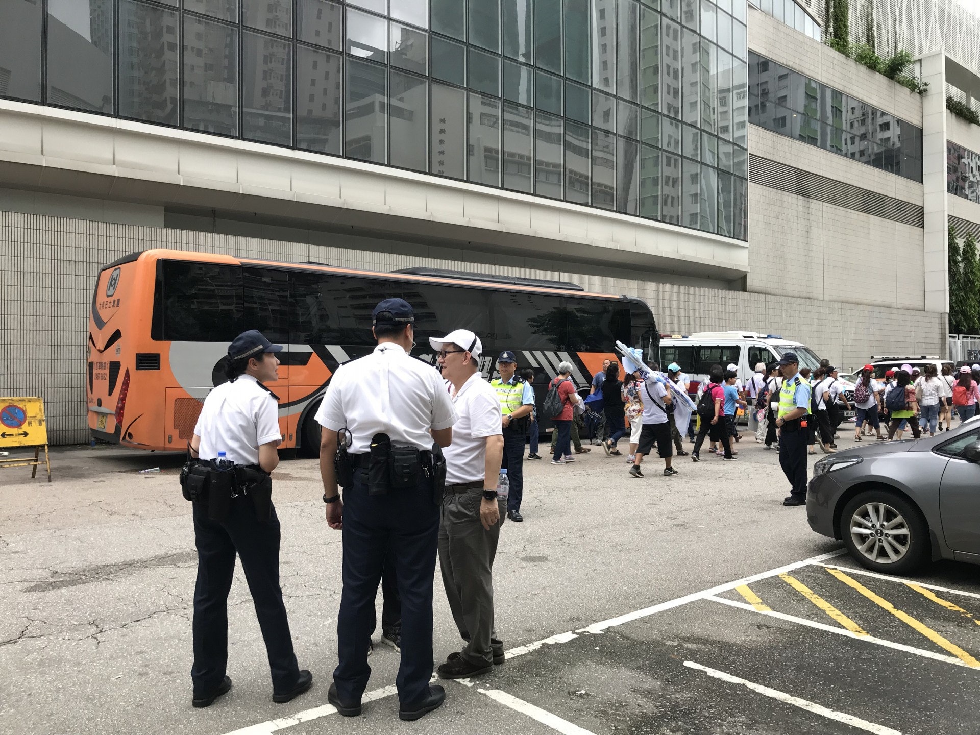 集會結束,參加者離開。(梁妍玲攝)