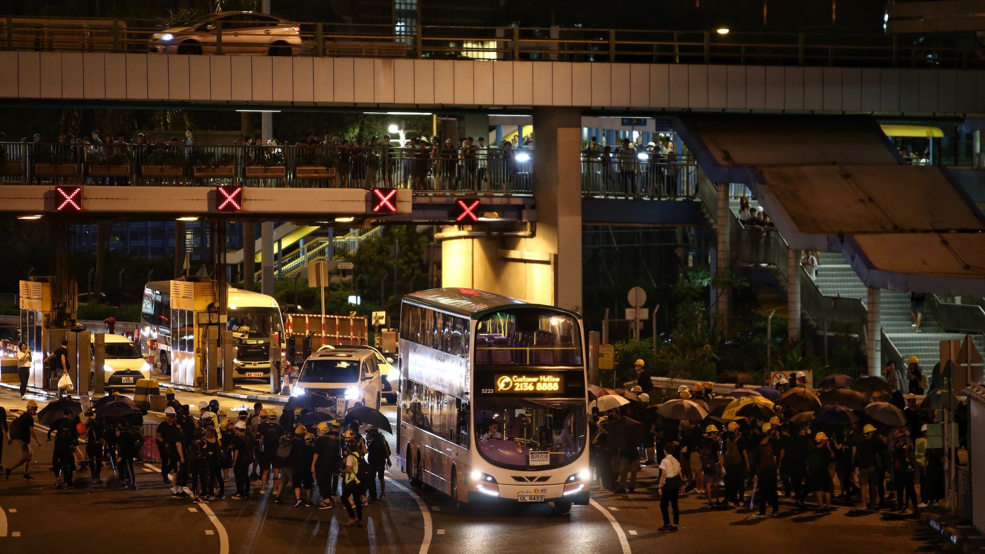 【旺角遊行】示威者入夜後再快閃堵塞紅隧 已恢復行車 【旺角遊行】示威者入夜後再快閃堵塞紅隧 已恢復行車