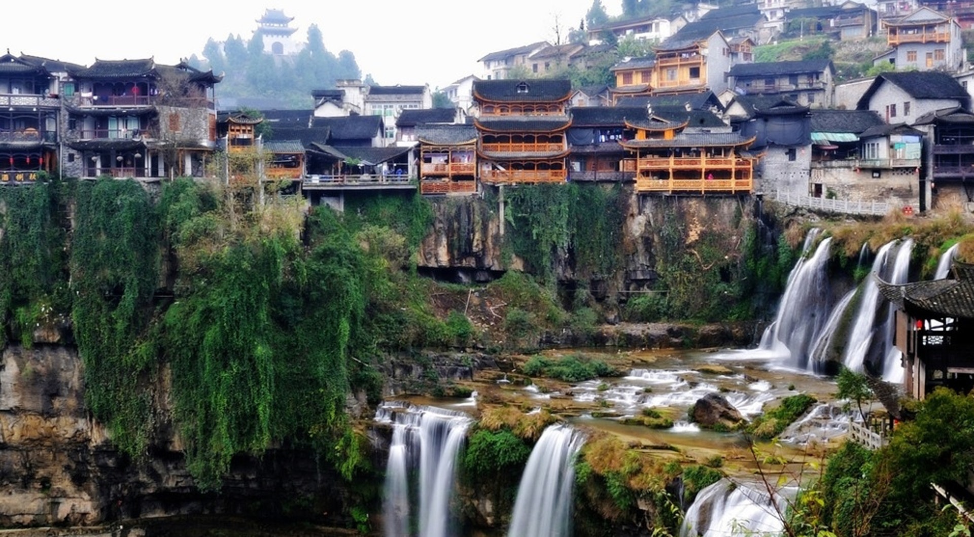 圖輯 湖南湘西芙蓉鎮 掛在瀑布上的千年古鎮 圖輯 湖南湘西芙蓉鎮 掛在瀑布上的千年古鎮