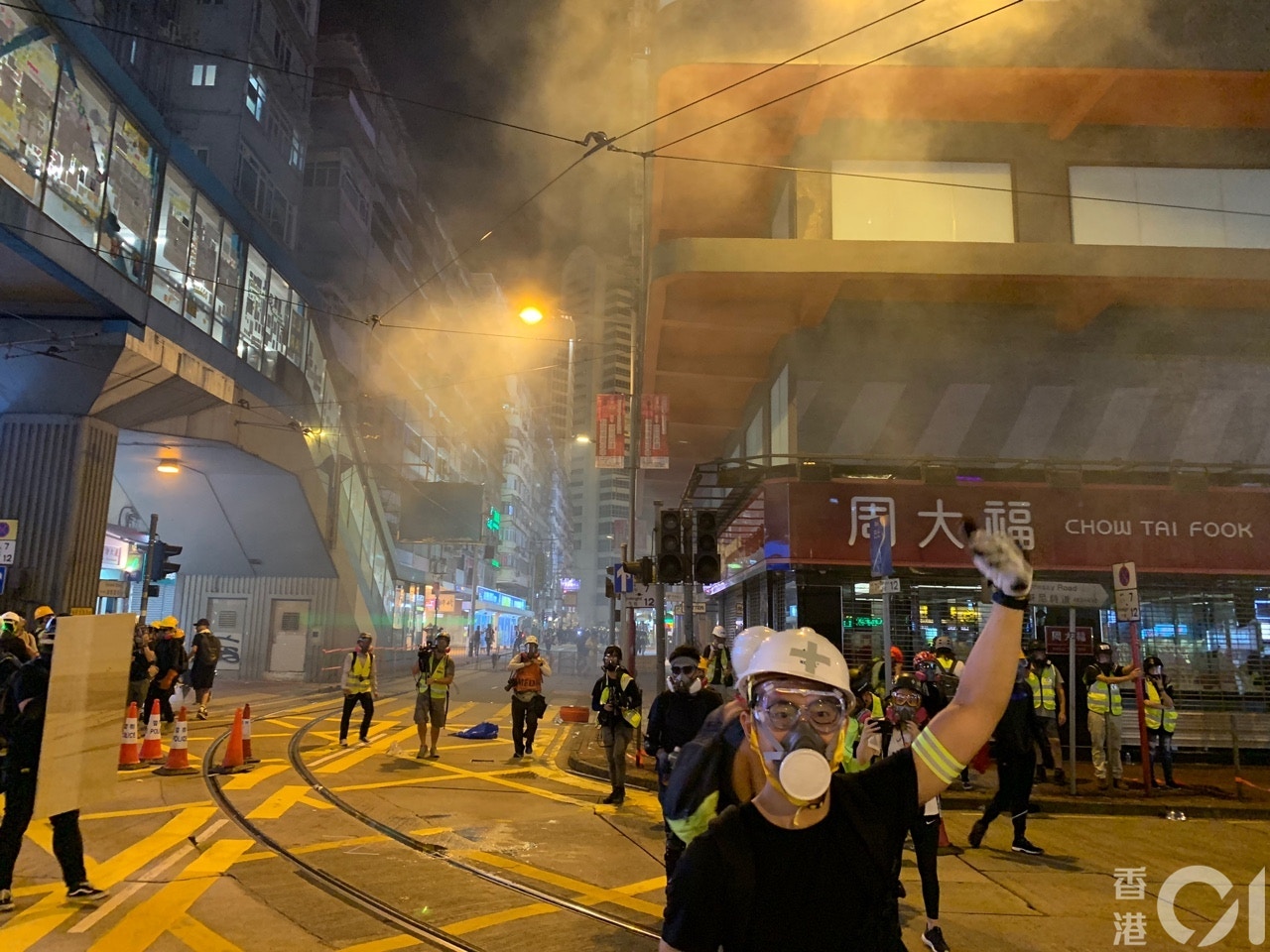 8月4日,防暴警在銅鑼灣施射催淚彈。(梁煥敏攝) 8月4日,防暴警在銅鑼灣施射催淚彈。(梁煥敏攝)