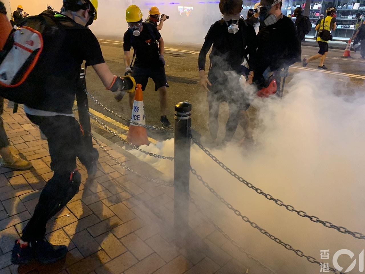 防暴警在銅鑼灣施射催淚彈。(梁煥敏攝) 防暴警在銅鑼灣施射催淚彈。(梁煥敏攝)