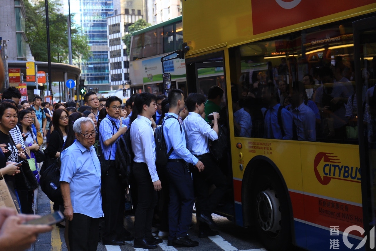 市民今天(8月5日)發起不合作運動,導致多區交通癱瘓。(資料圖片) 市民今天(8月5日)發起不合作運動,導致多區交通癱瘓。(資料圖片)
