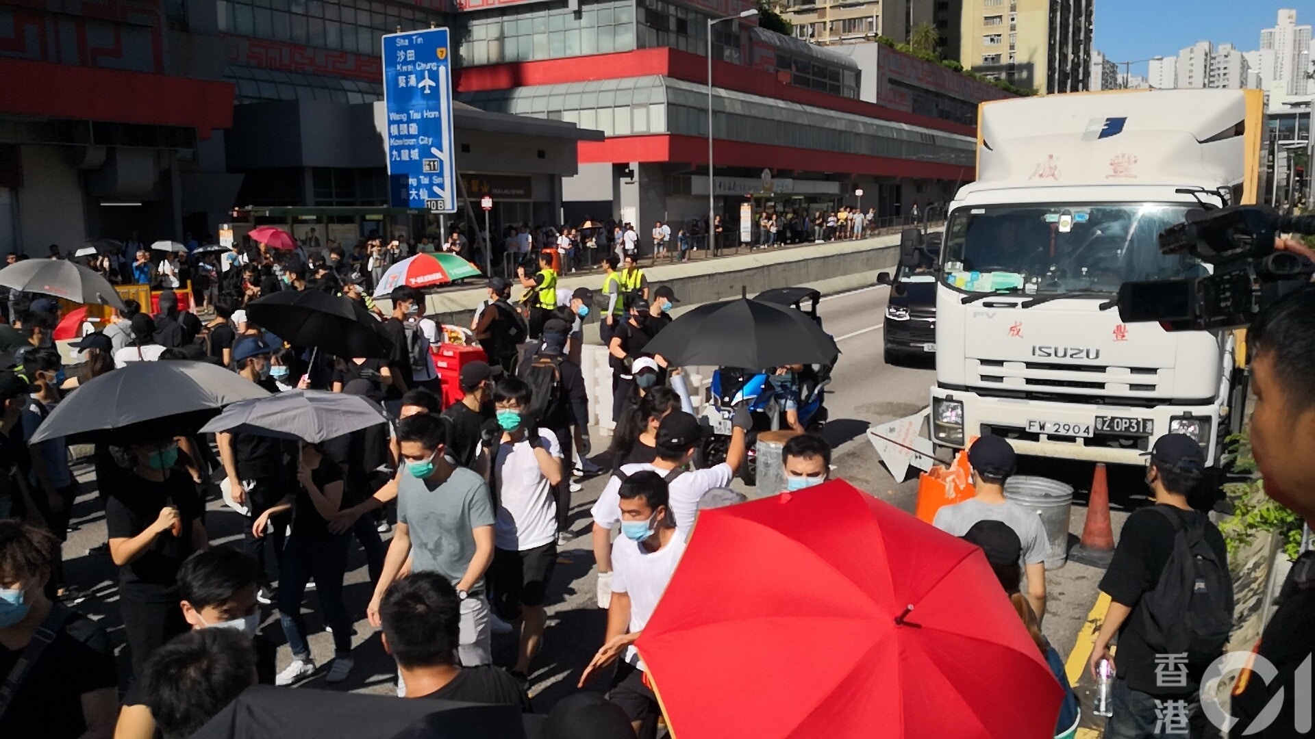 龍翔道受阻(蔡正邦攝) 龍翔道受阻(蔡正邦攝)