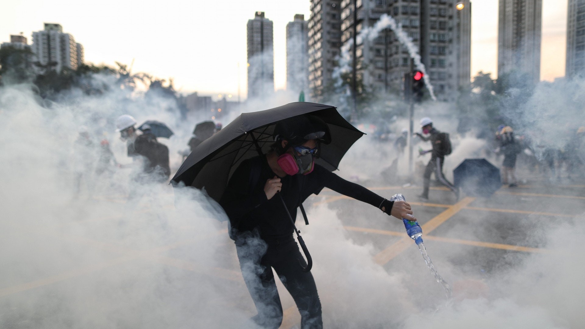 【逃犯條例】外交部駐港公署斥佩洛西:停止與暴力份子狼狽為奸 【逃犯條例】外交部駐港公署斥佩洛西:停止與暴力份子狼狽為奸