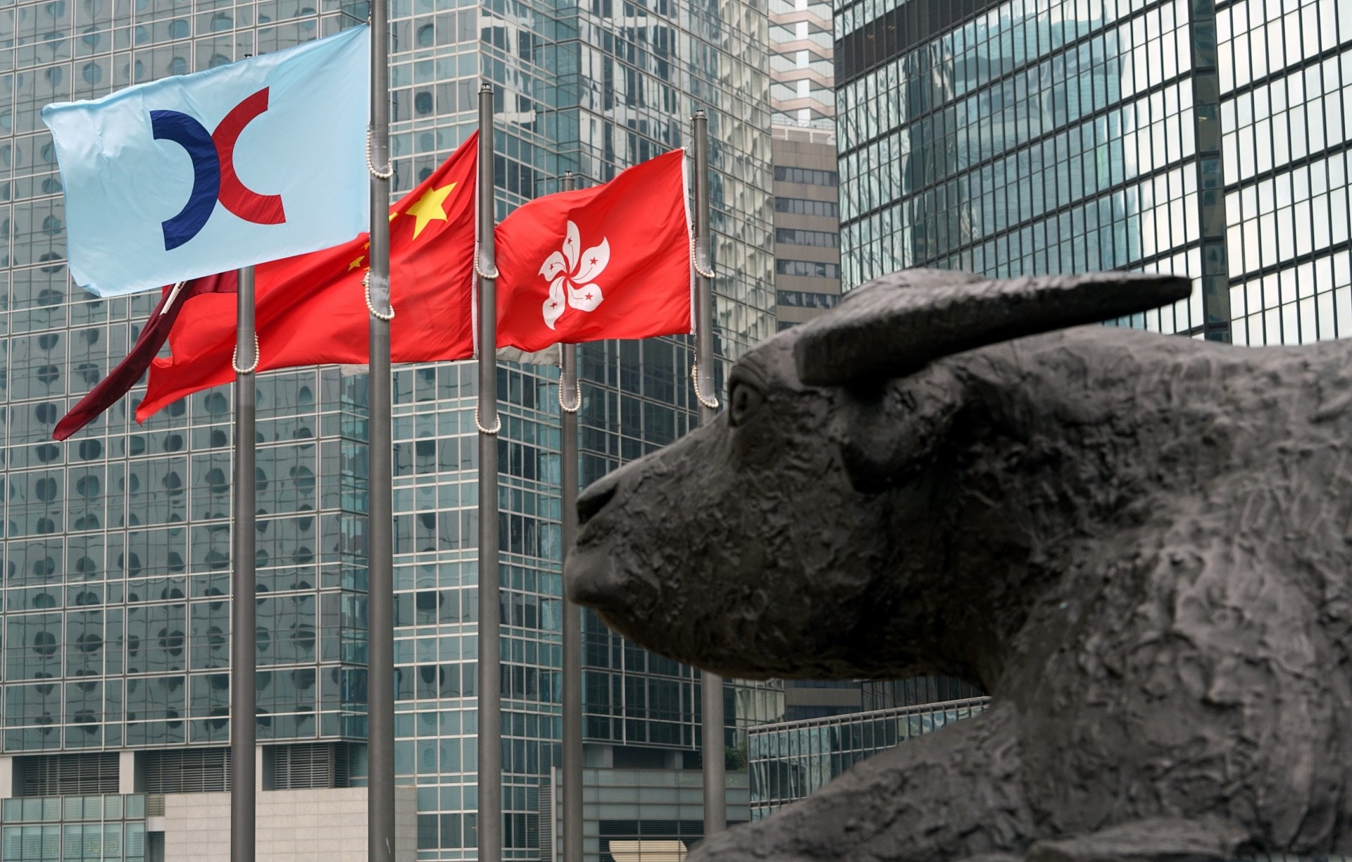 港股全日升176點　ATMX股全線回升　吉利飆逾7%冠藍籌 　