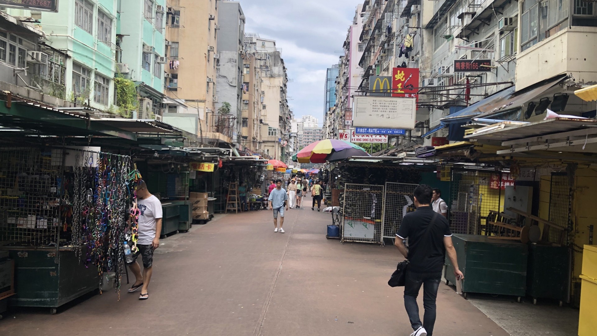 【學生被捕】深水埗排檔避賣觀星鐳射筆 檔主:好難落到貨嚟香港 【學生被捕】深水埗排檔避賣觀星鐳射筆 檔主:好難落到貨嚟香港