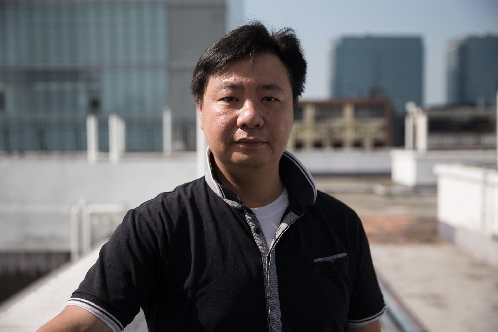 機電設備資深技術員楊家俊指,使用吊船維修有不少局限。(黃永俊攝) 機電設備資深技術員楊家俊指,使用吊船維修有不少局限。(黃永俊攝)