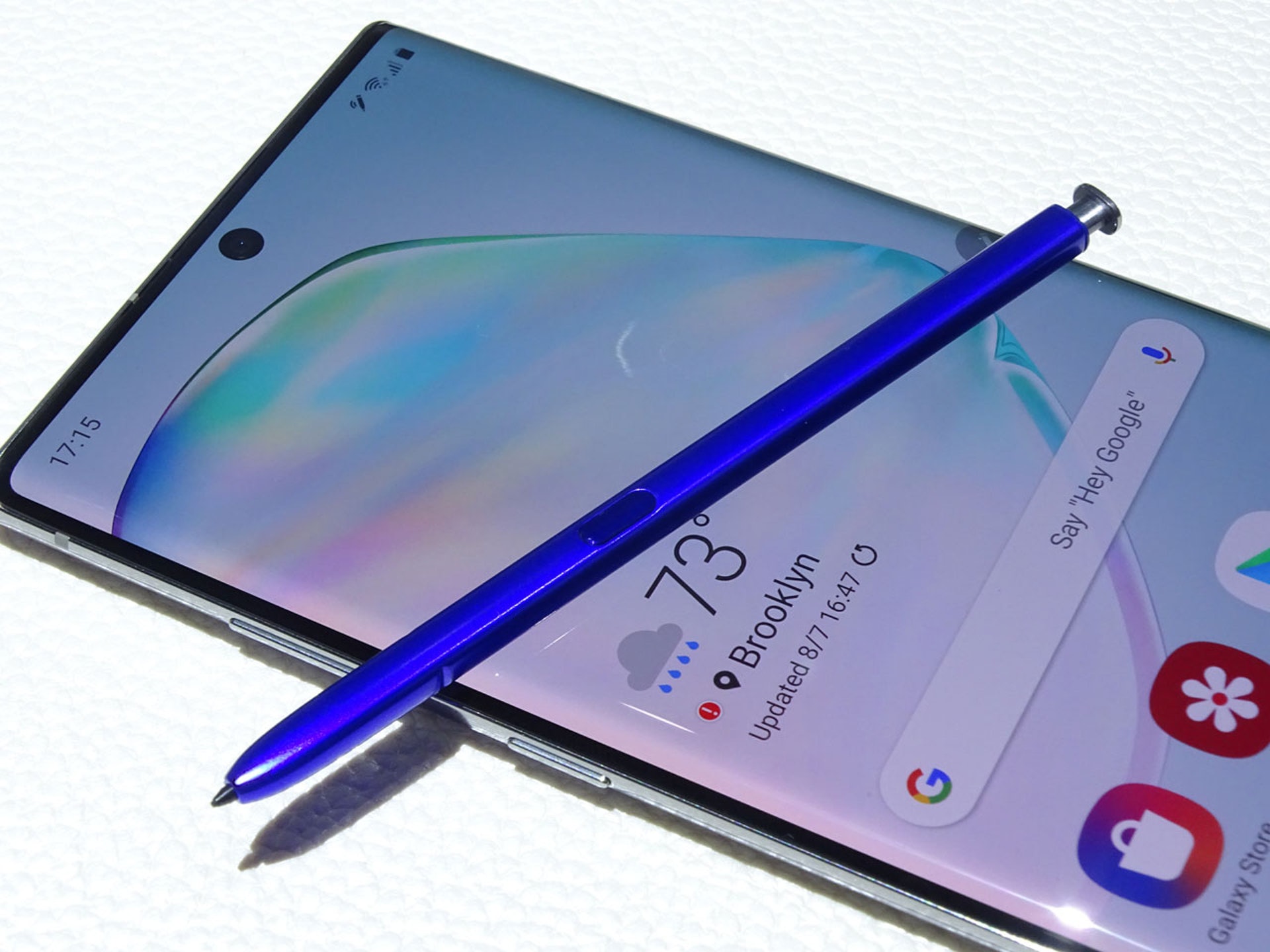 據官方資料指,新一代 S Pen 內置的是新種的 Lithium-Titanite 電池,充電更快,只需要插入 Note 10 內 7 分鐘就可以充滿電,滿電後可以待機 10 小時,並連續使用 30 分鐘 據官方資料指,新一代 S Pen 內置的是新種的 Lithium-Titanite 電池,充電更快,只需要插入 Note 10 內 7 分鐘就可以充滿電,滿電後可以待機 10 小時,並連續使用 30 分鐘