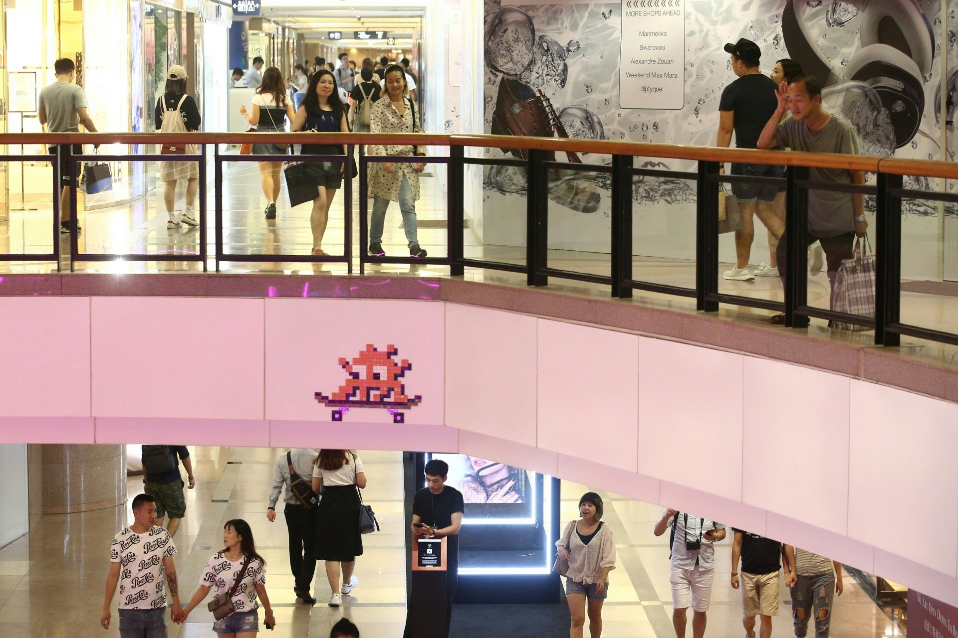 海港城內,大部份商鋪照常營業。(羅君豪攝) 海港城內,大部份商鋪照常營業。(羅君豪攝)