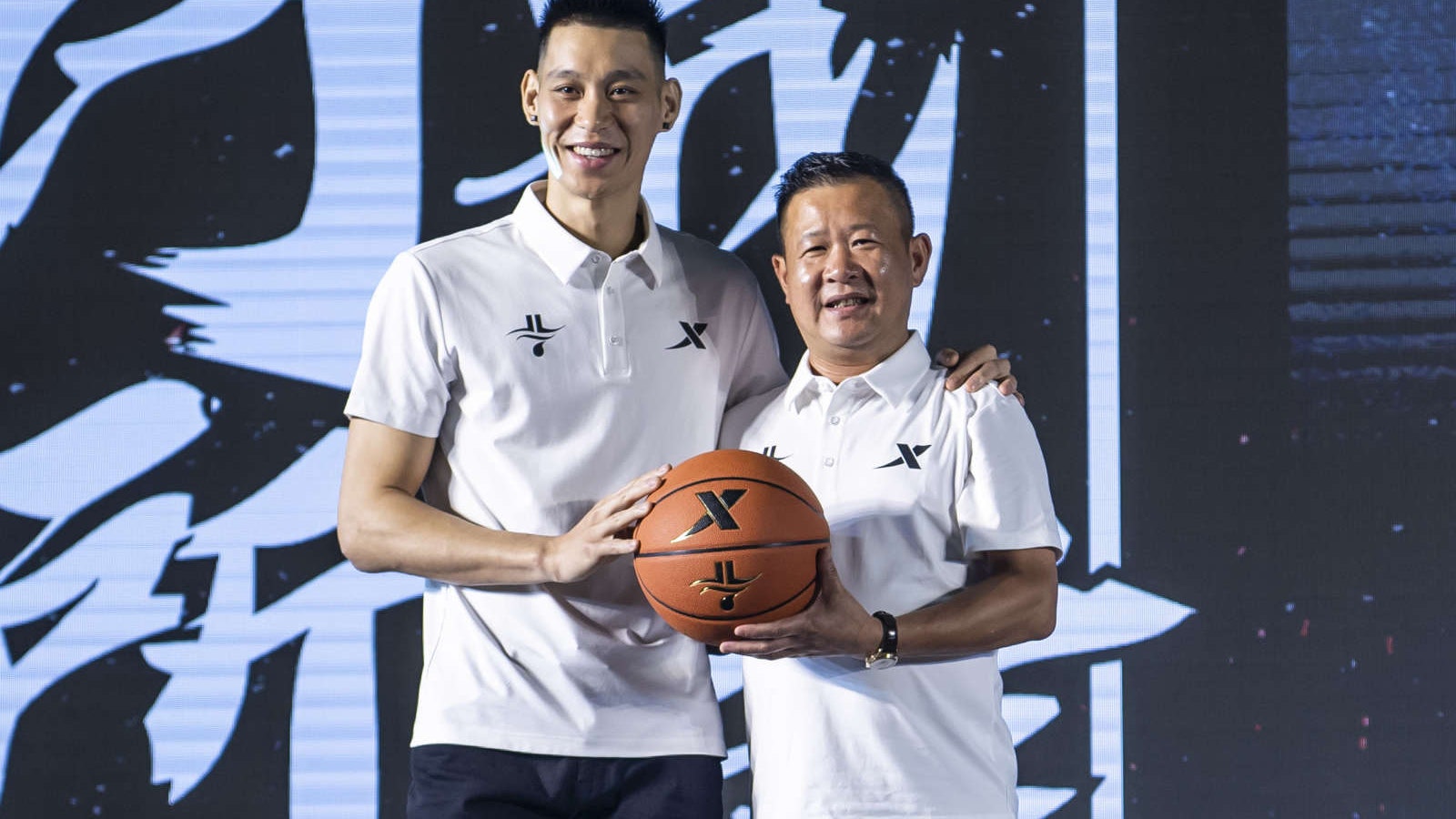 特步簽NBA球星林書豪任代言人 據報3年合約值750萬美元 特步簽NBA球星林書豪任代言人 據報3年合約值750萬美元