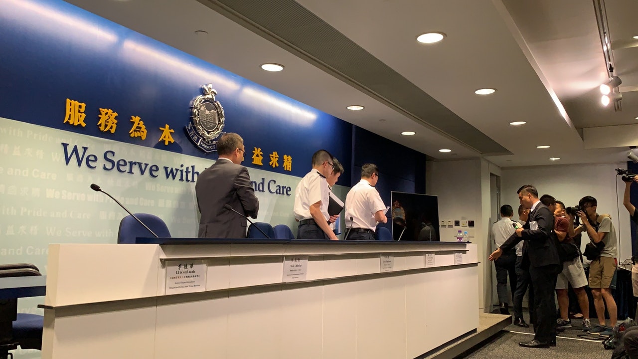 【警方記者會】警指臥底有兩底線 為何元朗北角荃灣無喬裝? 【警方記者會】警指臥底有兩底線 為何元朗北角荃灣無喬裝?