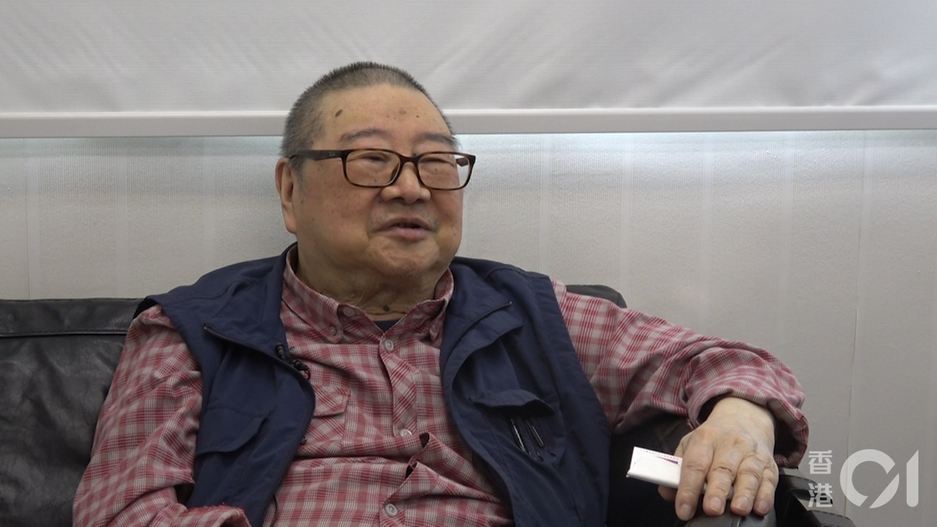 倪匡受皮膚問題困擾多年,數年前因病失去味覺,難以享受美食的滋味。他在7月3日離世。(資料圖片/溫嘉敏攝) 倪匡受皮膚問題困擾多年,數年前因病失去味覺,難以享受美食的滋味。他在7月3日離世。(資料圖片/溫嘉敏攝)