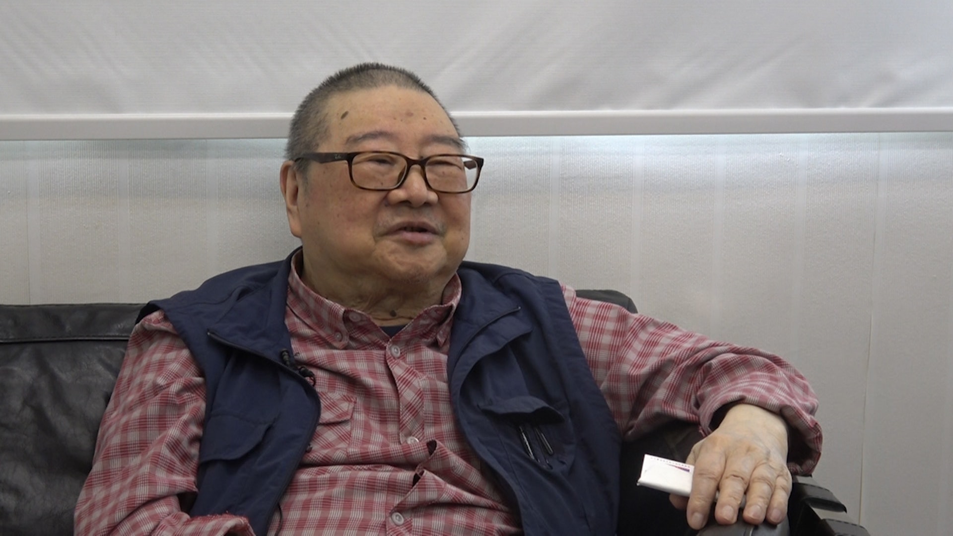 倪匡近日受訪仍精神奕奕,但透露現時因病失去味覺,難以享受美食的滋味。(溫嘉敏攝) 倪匡近日受訪仍精神奕奕,但透露現時因病失去味覺,難以享受美食的滋味。(溫嘉敏攝)