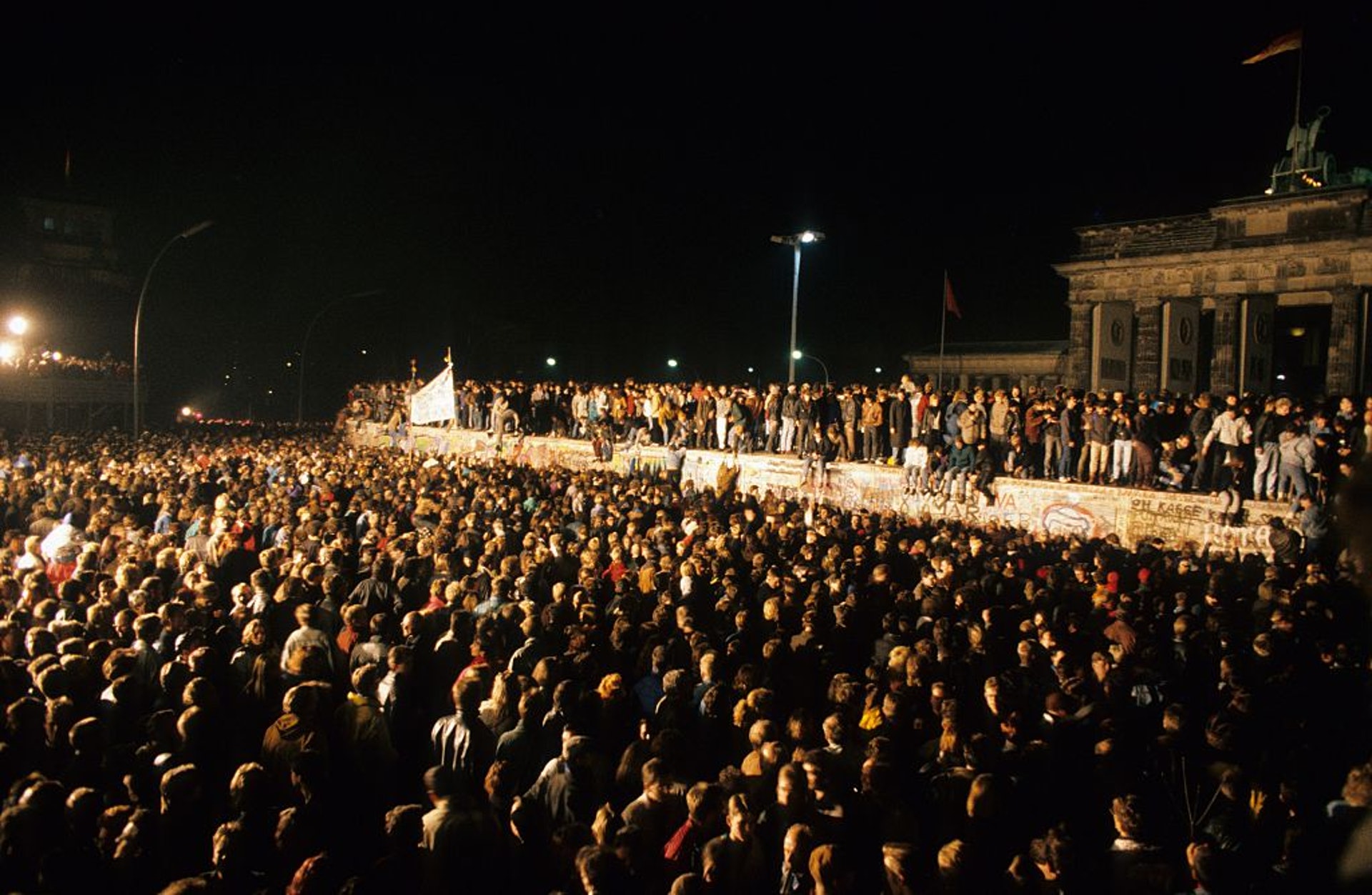 柏林圍牆倒下之時，作者身處柏林現場。（Getty Images）