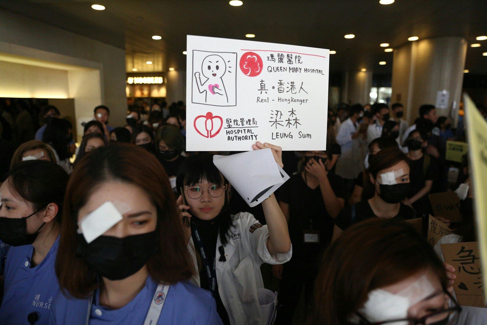 瑪麗醫院有大批醫護人員集會。(歐嘉樂攝) 瑪麗醫院有大批醫護人員集會。(歐嘉樂攝)