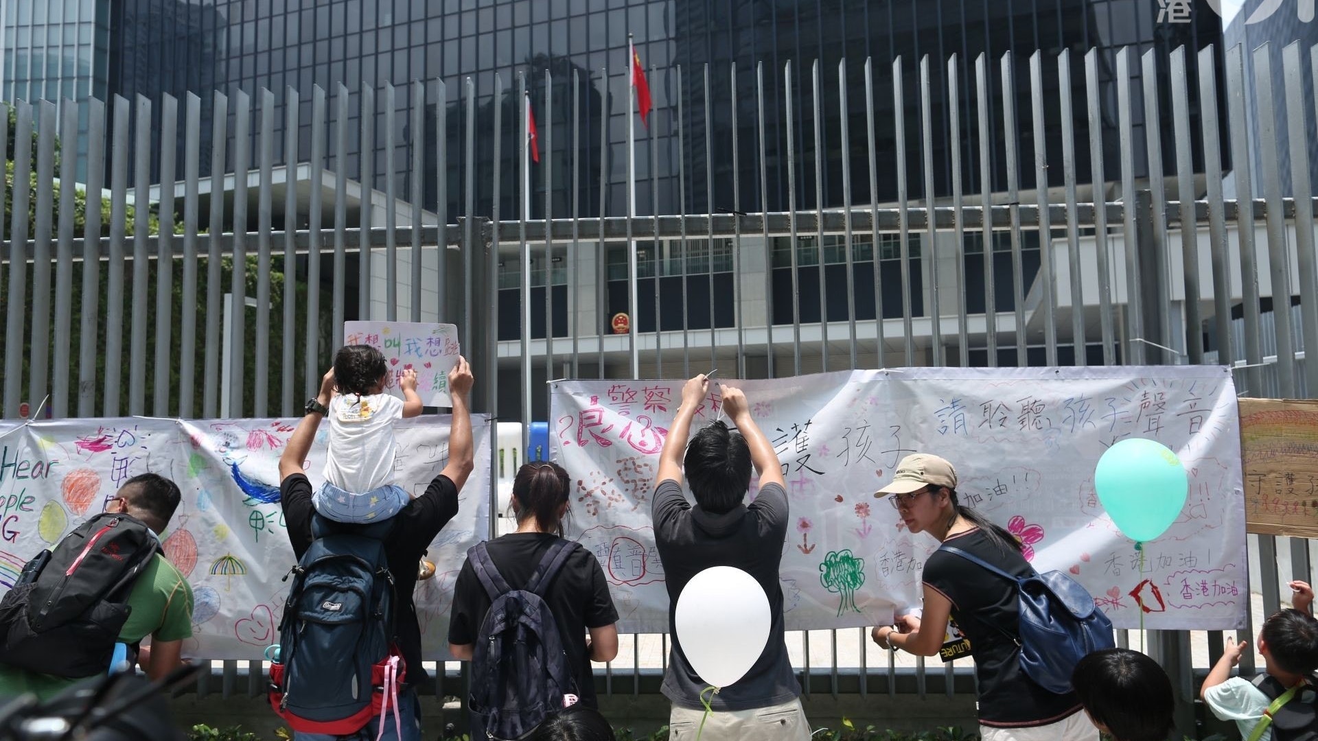 社會真相無需掩蓋願父母用各自方式守護這個家 失敗媽媽之日常 香港01 親子 社會真相無需掩蓋願父母用各自方式守護這個家 失敗媽媽之日常 香港01 親子