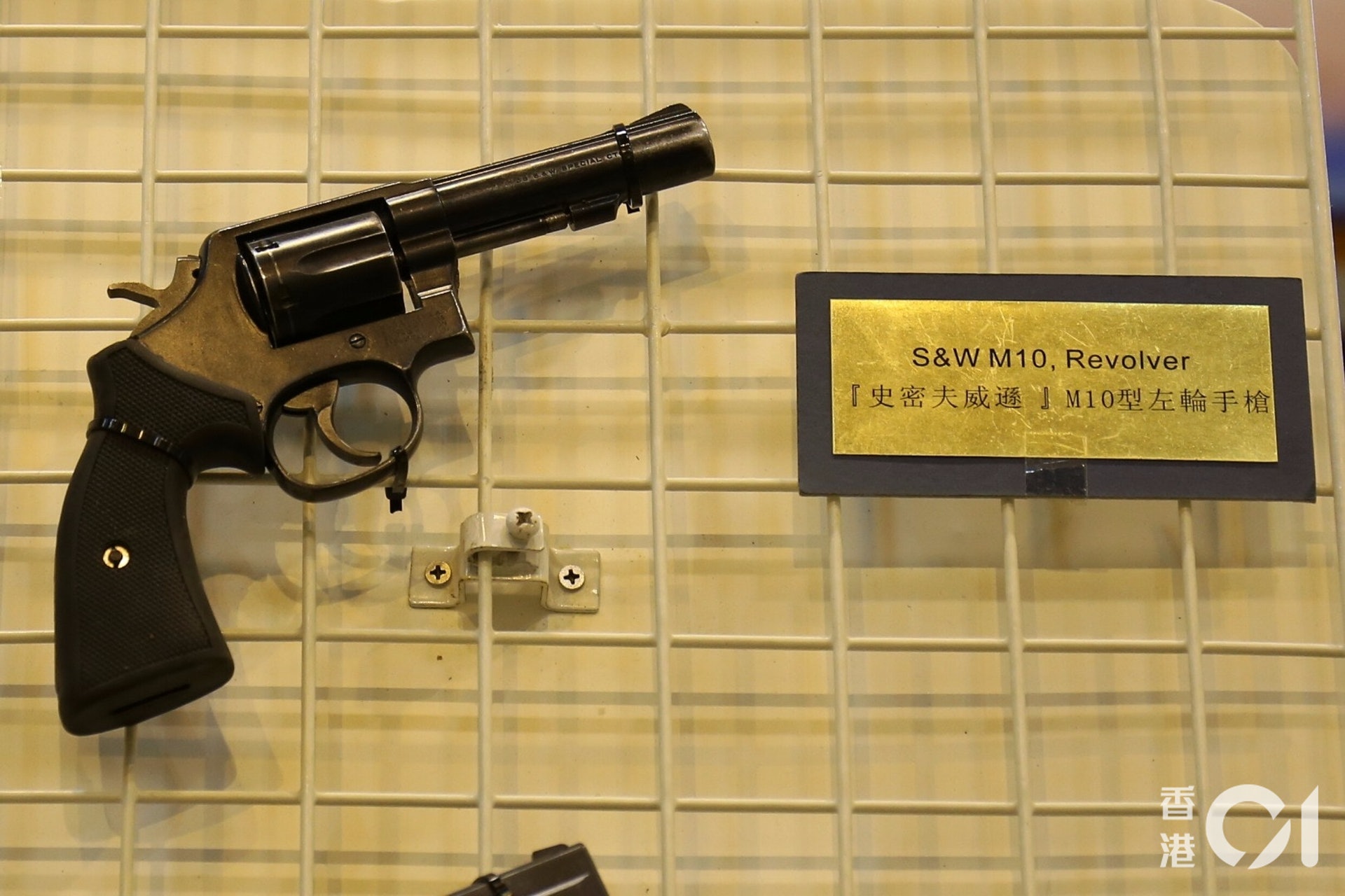美國製史密夫威遜10型(Smith & Wesson Military & Police)「點三八」左輪手槍。(資料圖片) 美國製史密夫威遜10型(Smith & Wesson Military & Police)「點三八」左輪手槍。(資料圖片)