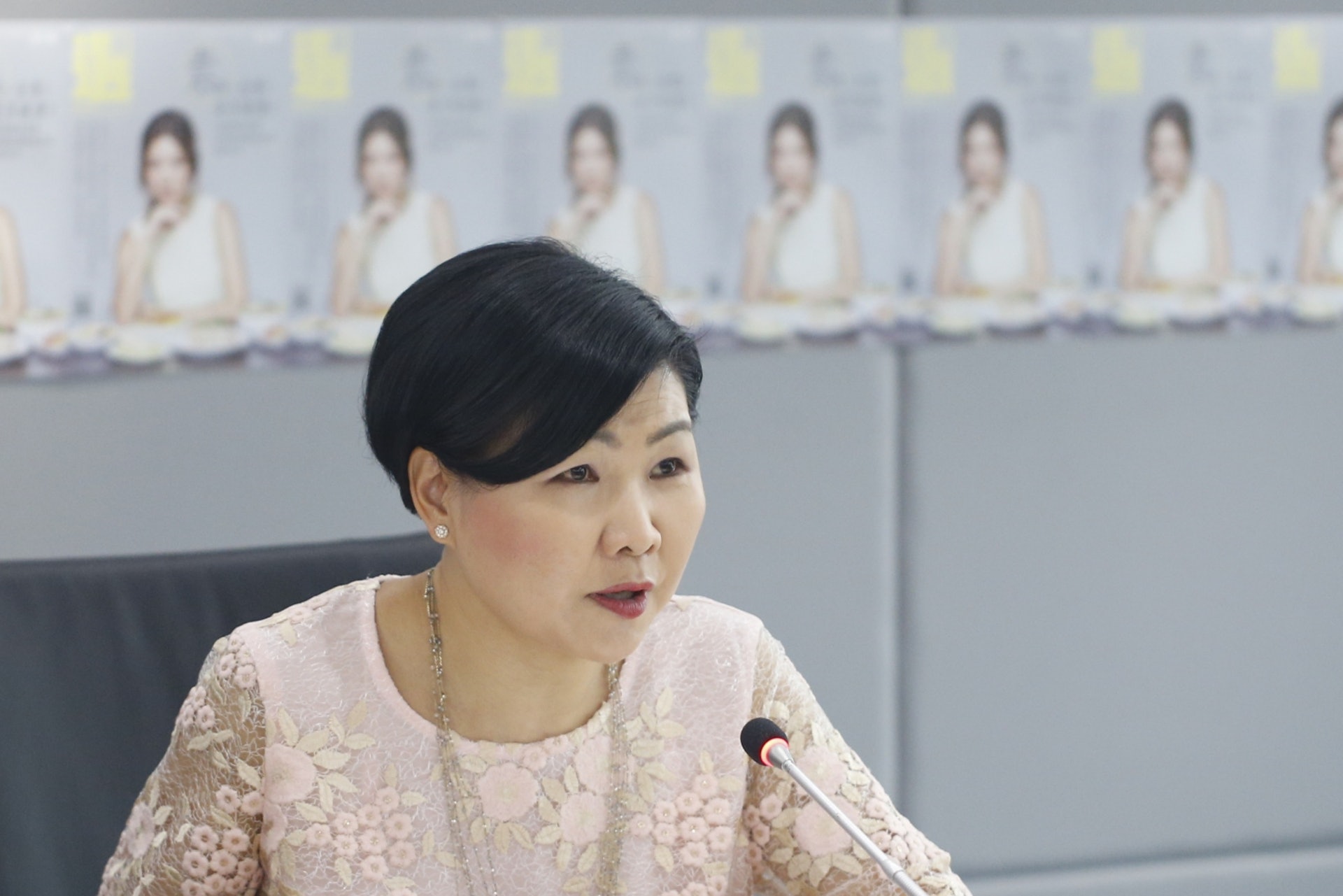 黃鳳嫺又指:「其實咁多玩具中係咪真係要玩鬼口水呢?」(梁鵬威攝) 黃鳳嫺又指:「其實咁多玩具中係咪真係要玩鬼口水呢?」(梁鵬威攝)