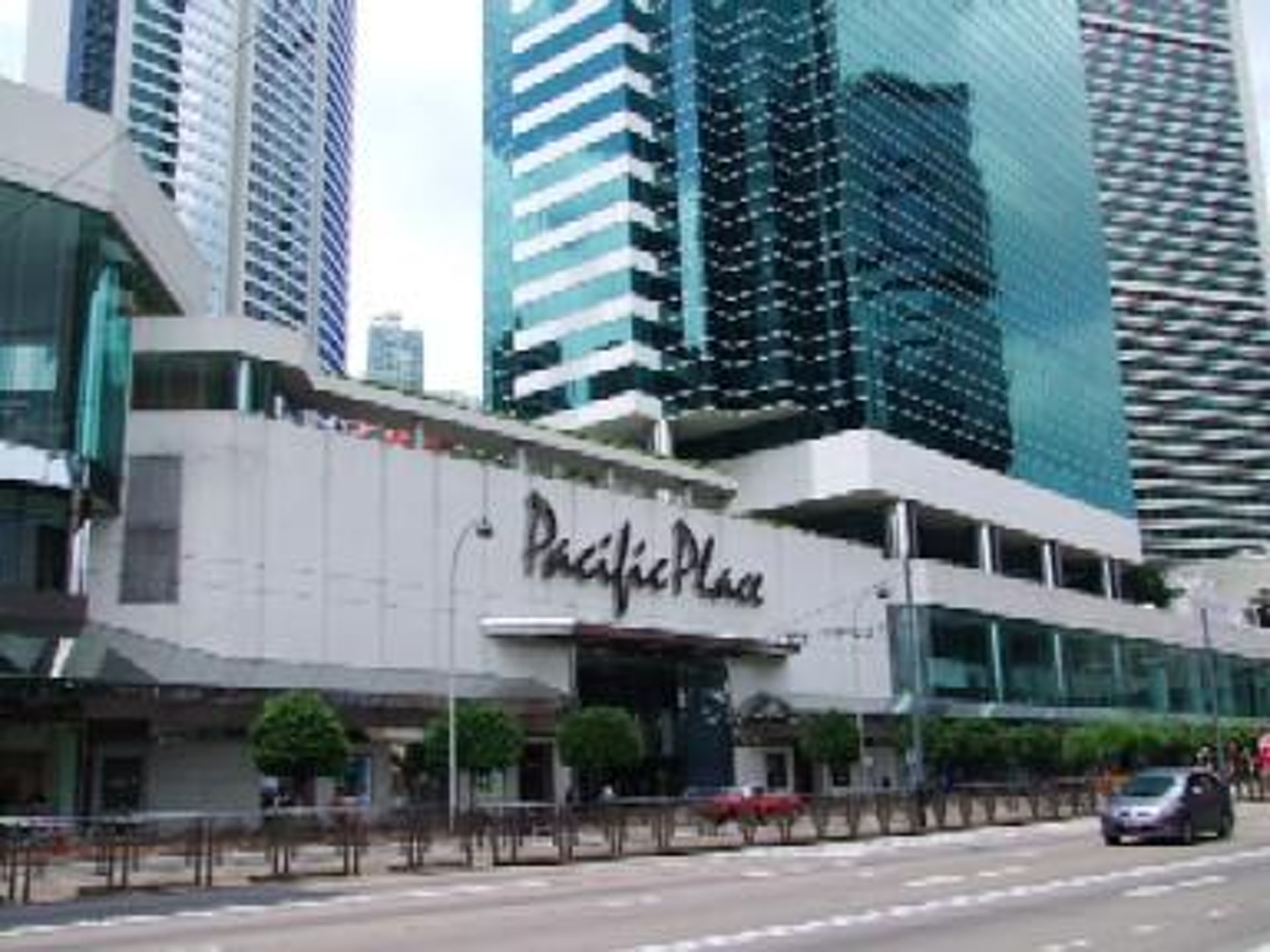 太古地產將舉辦幸運大抽獎,提供500份獎品予已接種疫苗的香港居民身份證持有人,每名幸運兒將獲得港幣10,000元商場現金劵,於太古廣場、太古城中心或東薈城名店倉使用。(資料圖片) 太古地產將舉辦幸運大抽獎,提供500份獎品予已接種疫苗的香港居民身份證持有人,每名幸運兒將獲得港幣10,000元商場現金劵,於太古廣場、太古城中心或東薈城名店倉使用。(資料圖片)