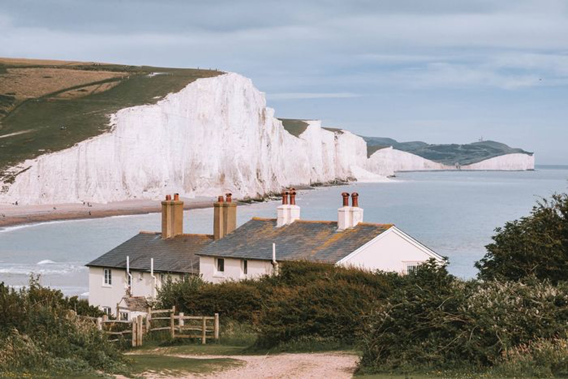 從Seaford端看向七姊妹斷崖。多數遊客通常直接搭車到這裡看七姊妹斷崖,但其實整段健行走起來相當舒適。( wilhelm攝) ( wilhelm攝)