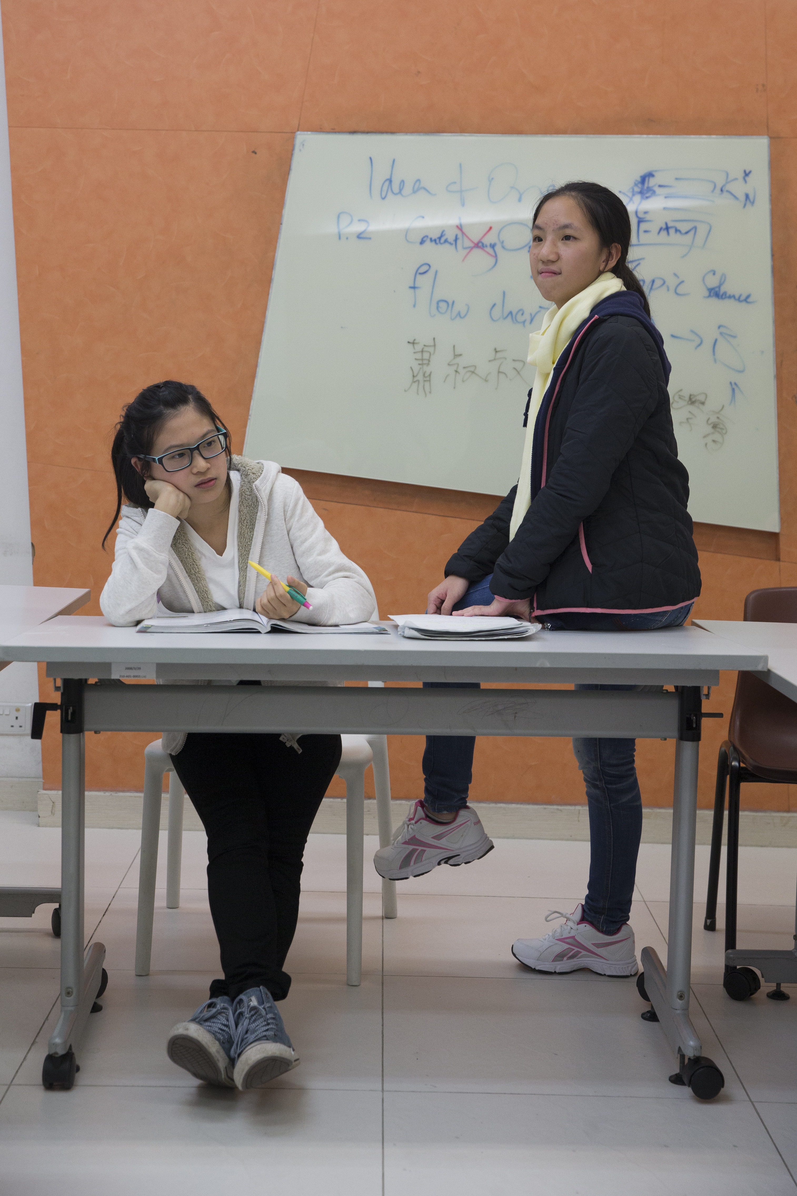 Ailsa（右）憶述，初中她和Christie（左）及另外幾個女同學死黨，下課時經常會到學校附近公園玩耍，但近兩年大家忙於應付測驗，已很少一起去玩。