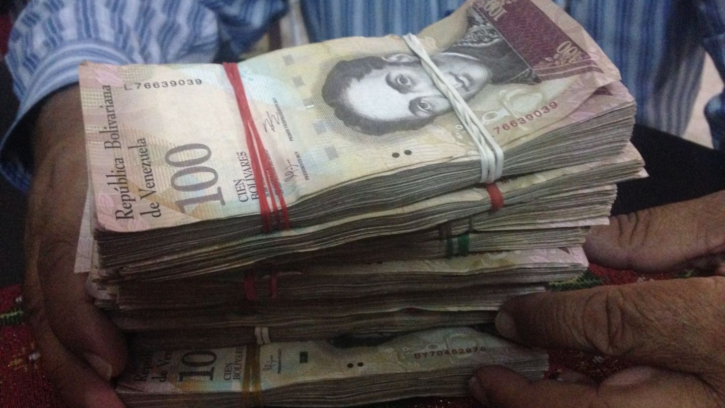 委國多地爆發示威搶掠政府暫緩取締百元紙幣比特幣交易急升