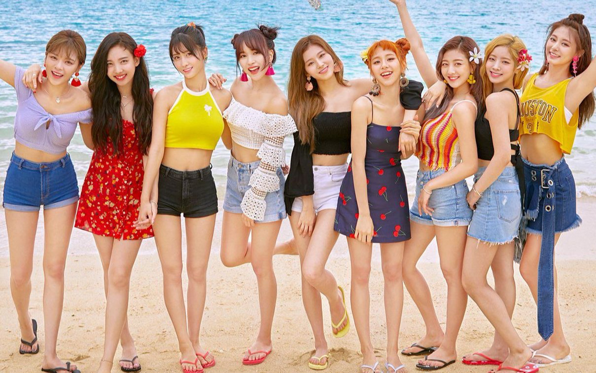 Twice效應 專輯造型一出引粉絲罵戰周子瑜性感針織背心3日售罄 Twice效應 專輯造型一出引粉絲罵戰周子瑜性感針織背心3日售罄