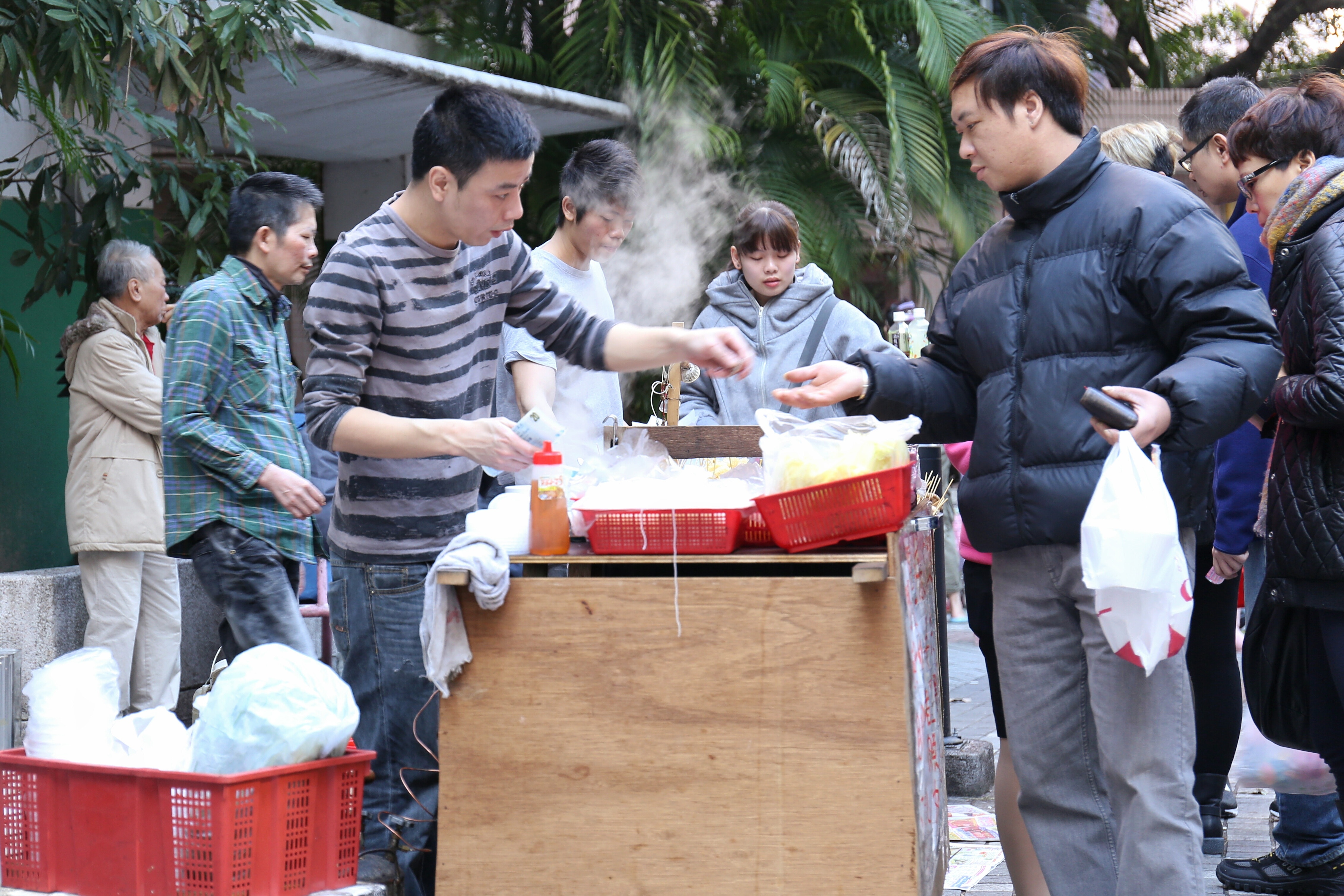 【新春小販】14夜市最少5走鬼　食環今午每隔半小時掃場